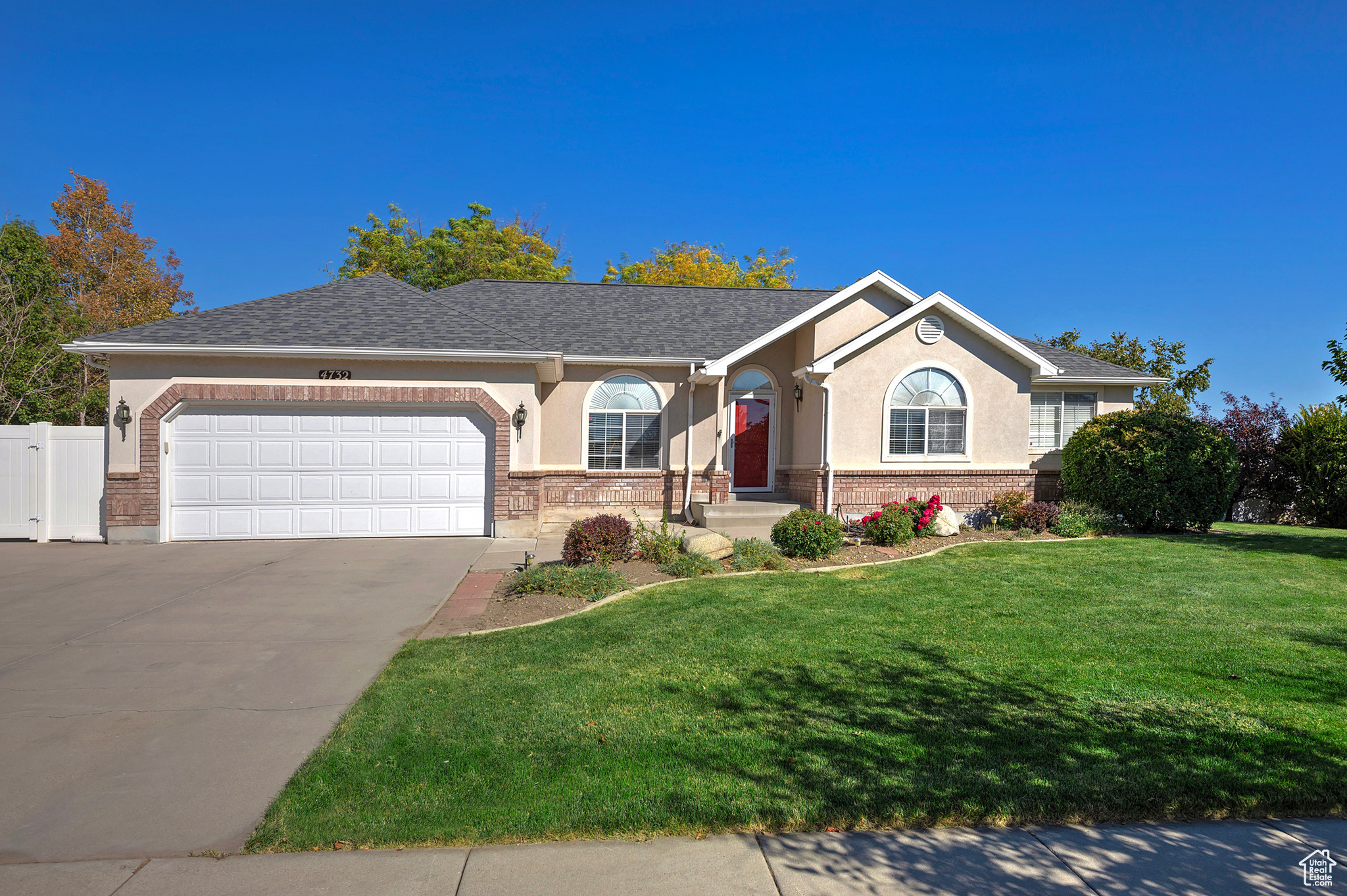 4732 W DORILEE DR