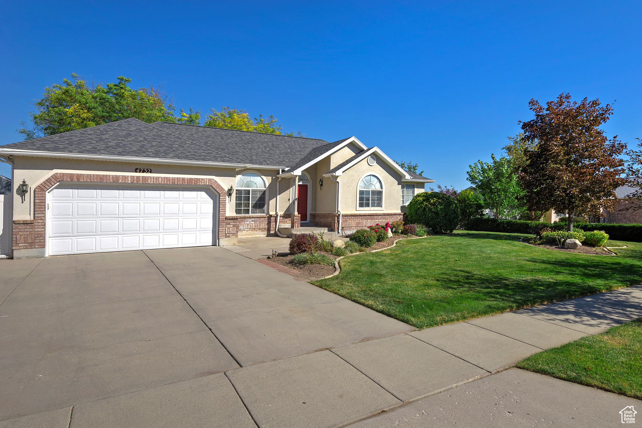 4732 W DORILEE DR