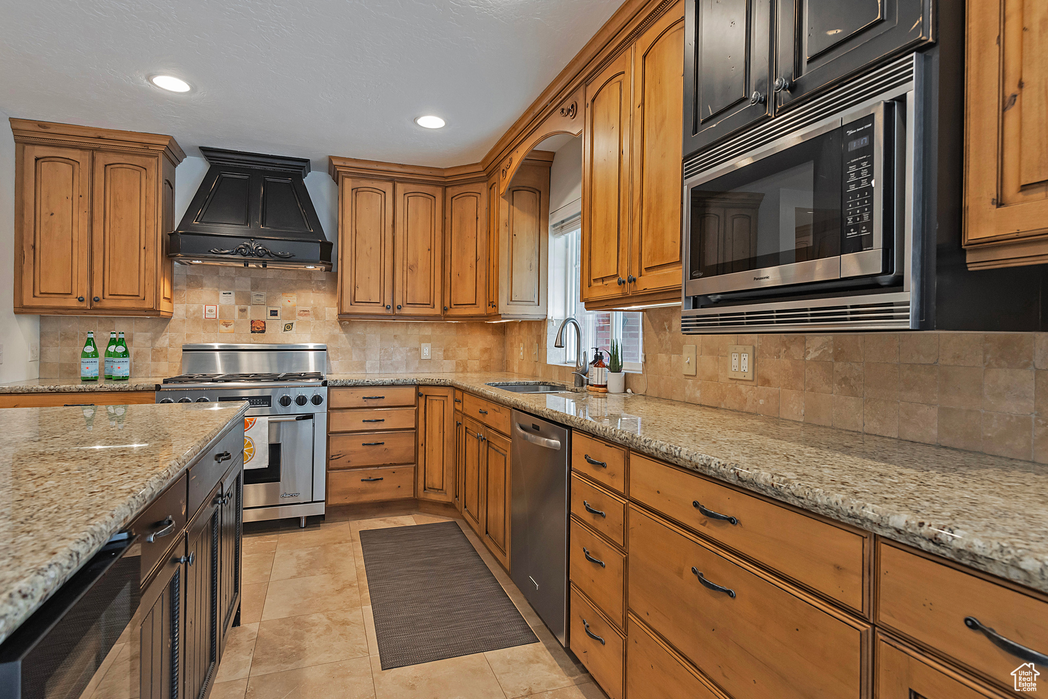 3016 E DIMPLE DELL LN