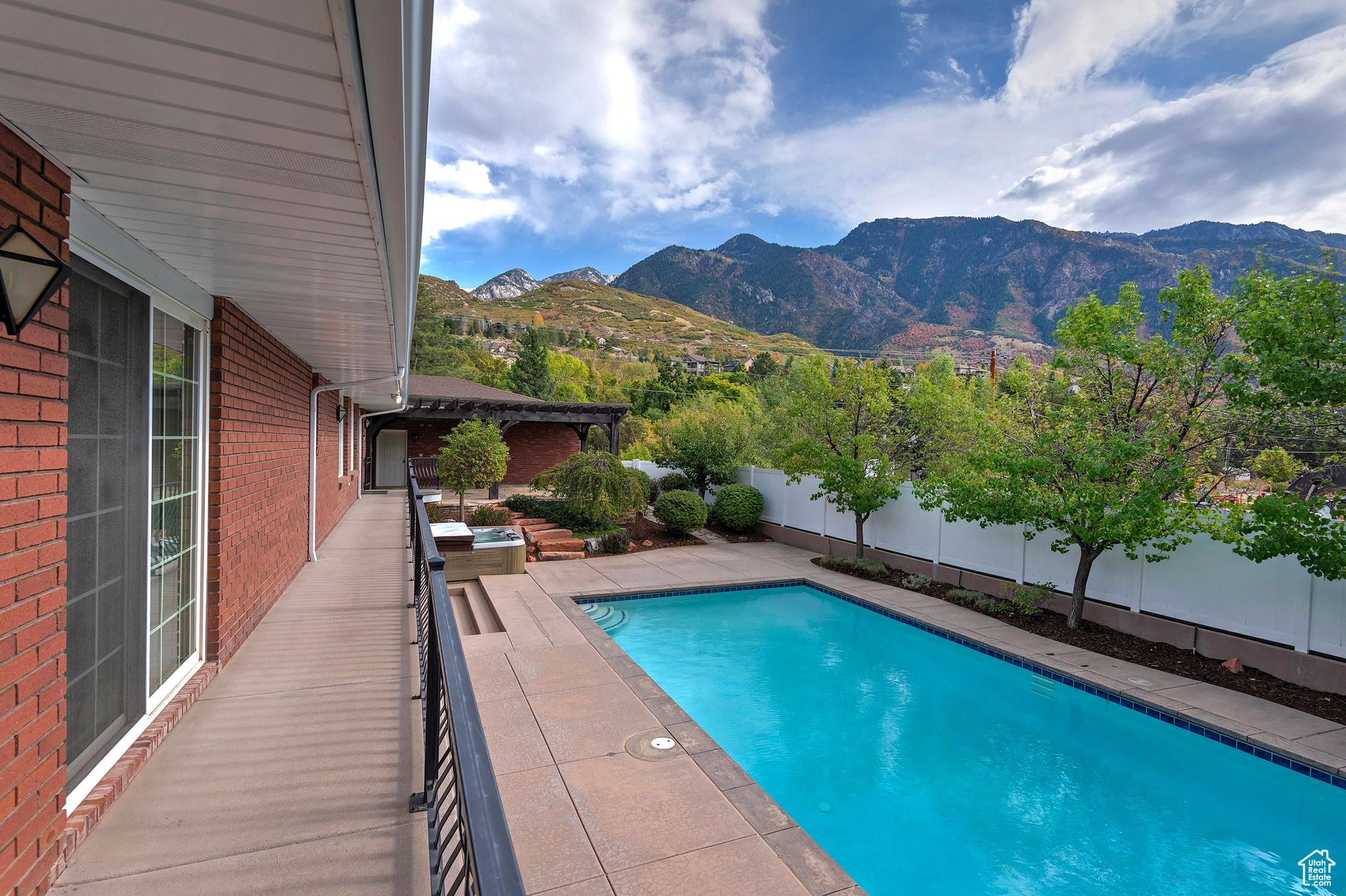 3016 E DIMPLE DELL LN