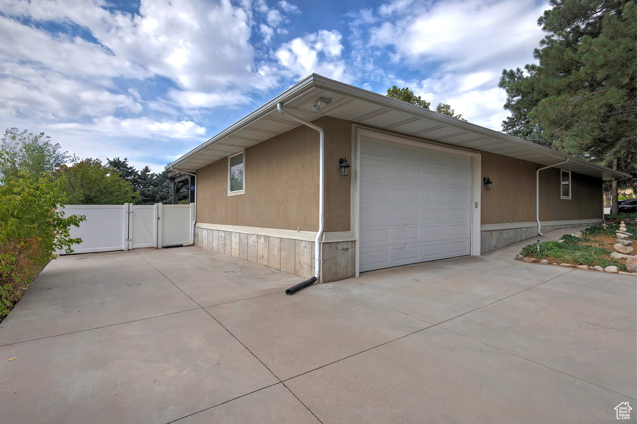 3016 E DIMPLE DELL LN
