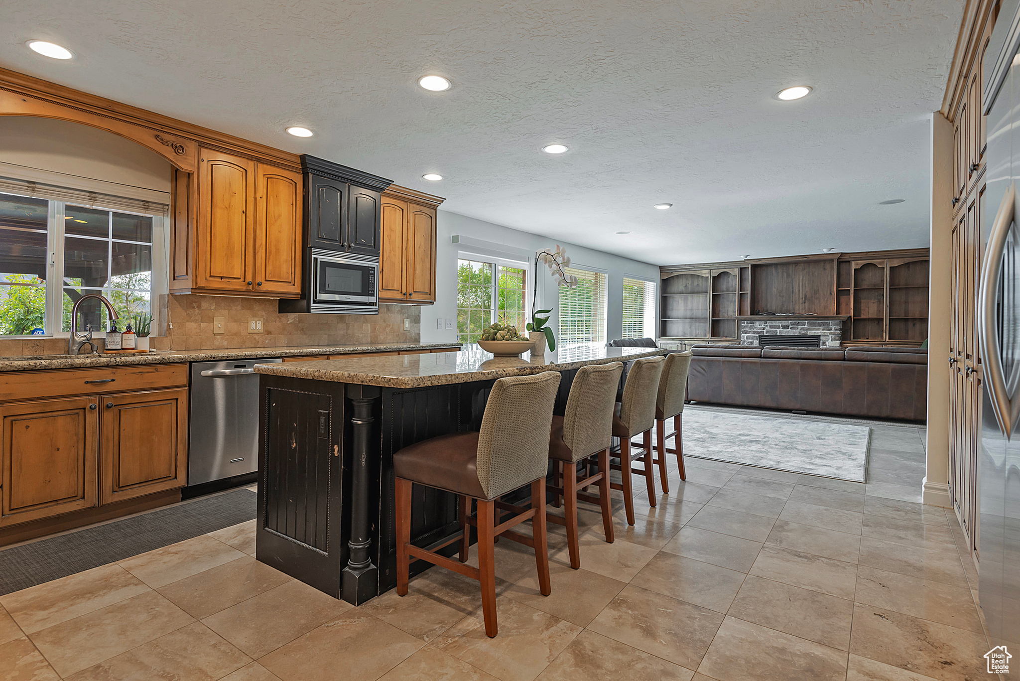 3016 E DIMPLE DELL LN