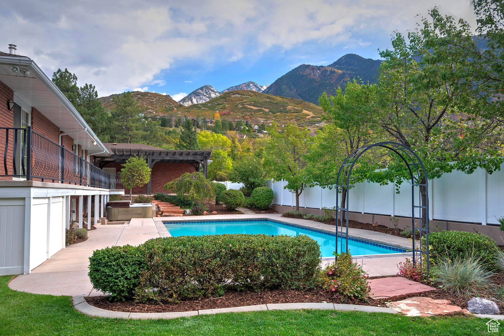 3016 E DIMPLE DELL LN