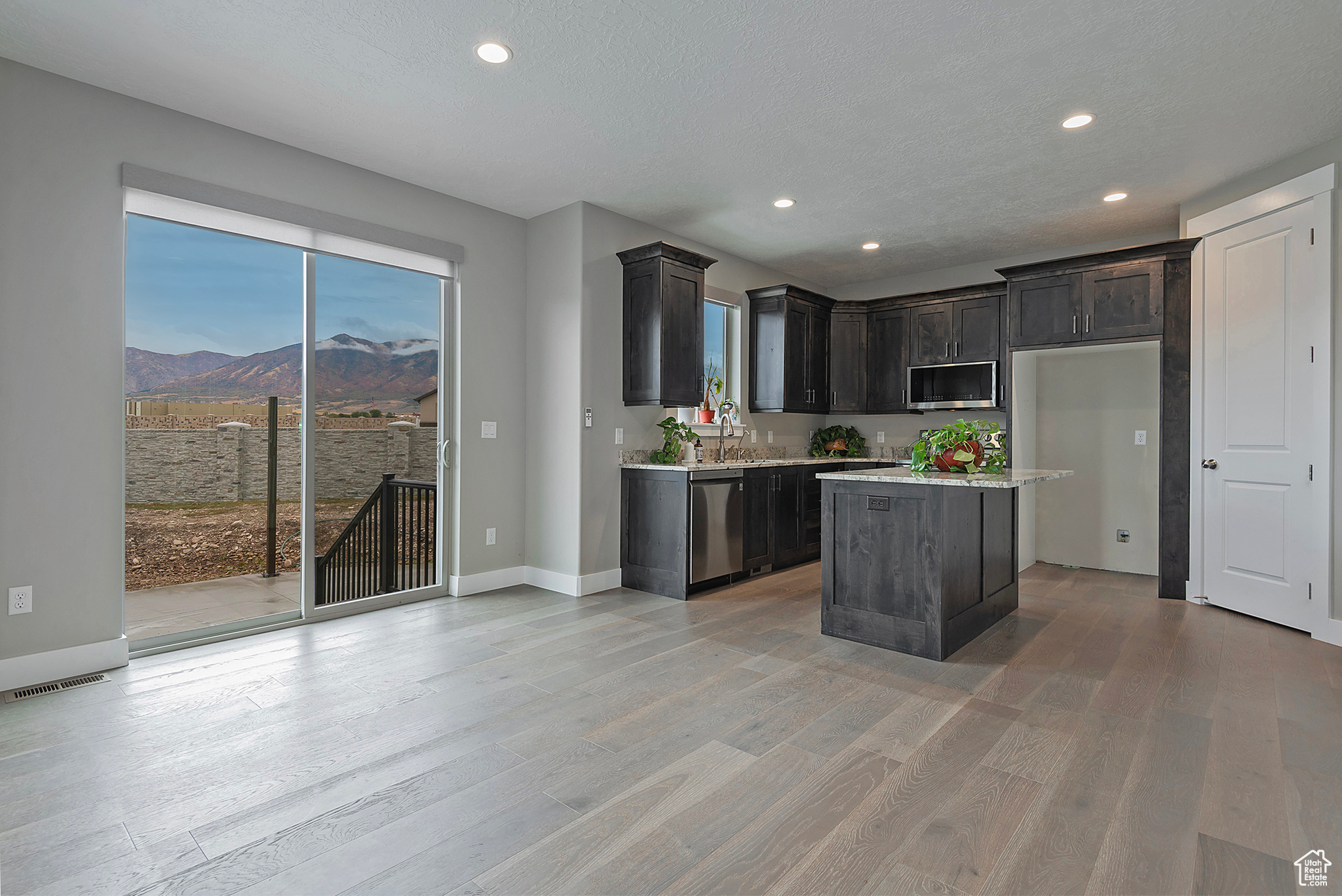 1188 N CLEMENTE WAY