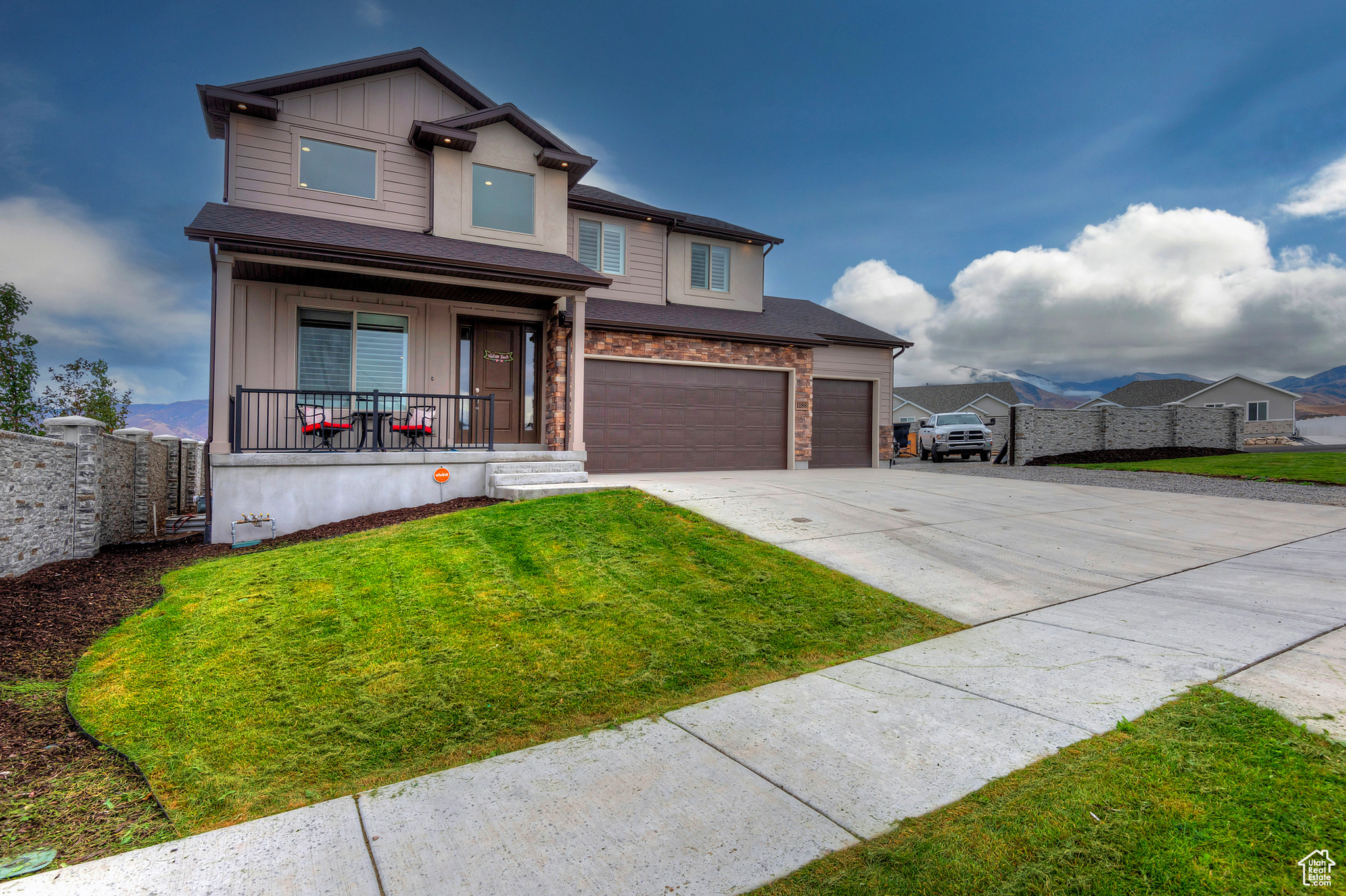 1188 N CLEMENTE WAY