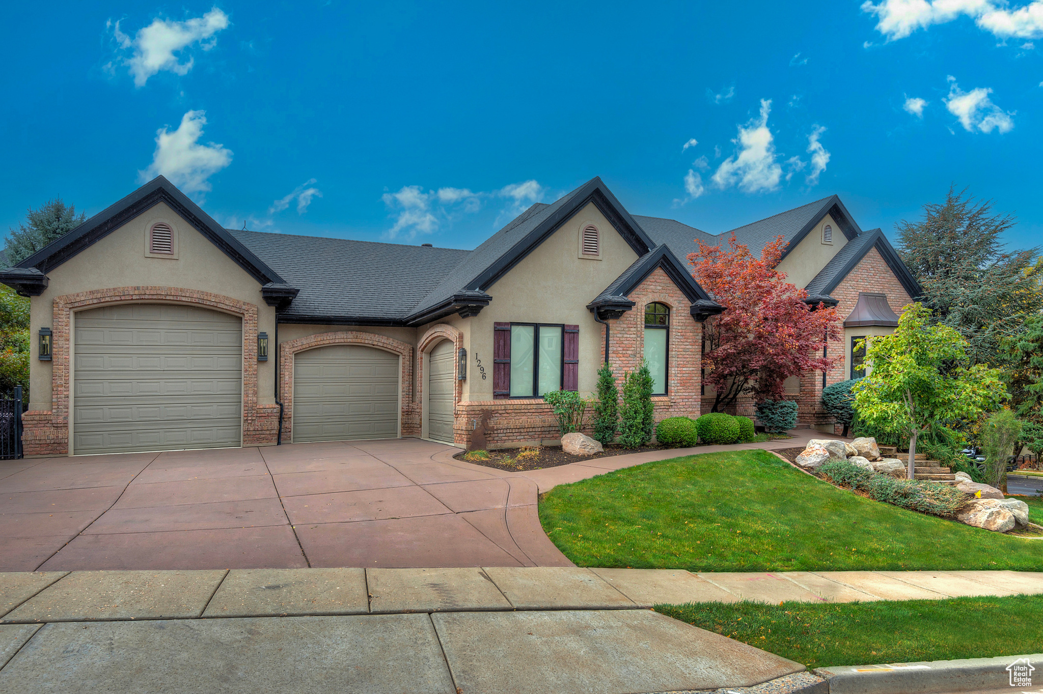 1296 E ELK HOLLOW RD