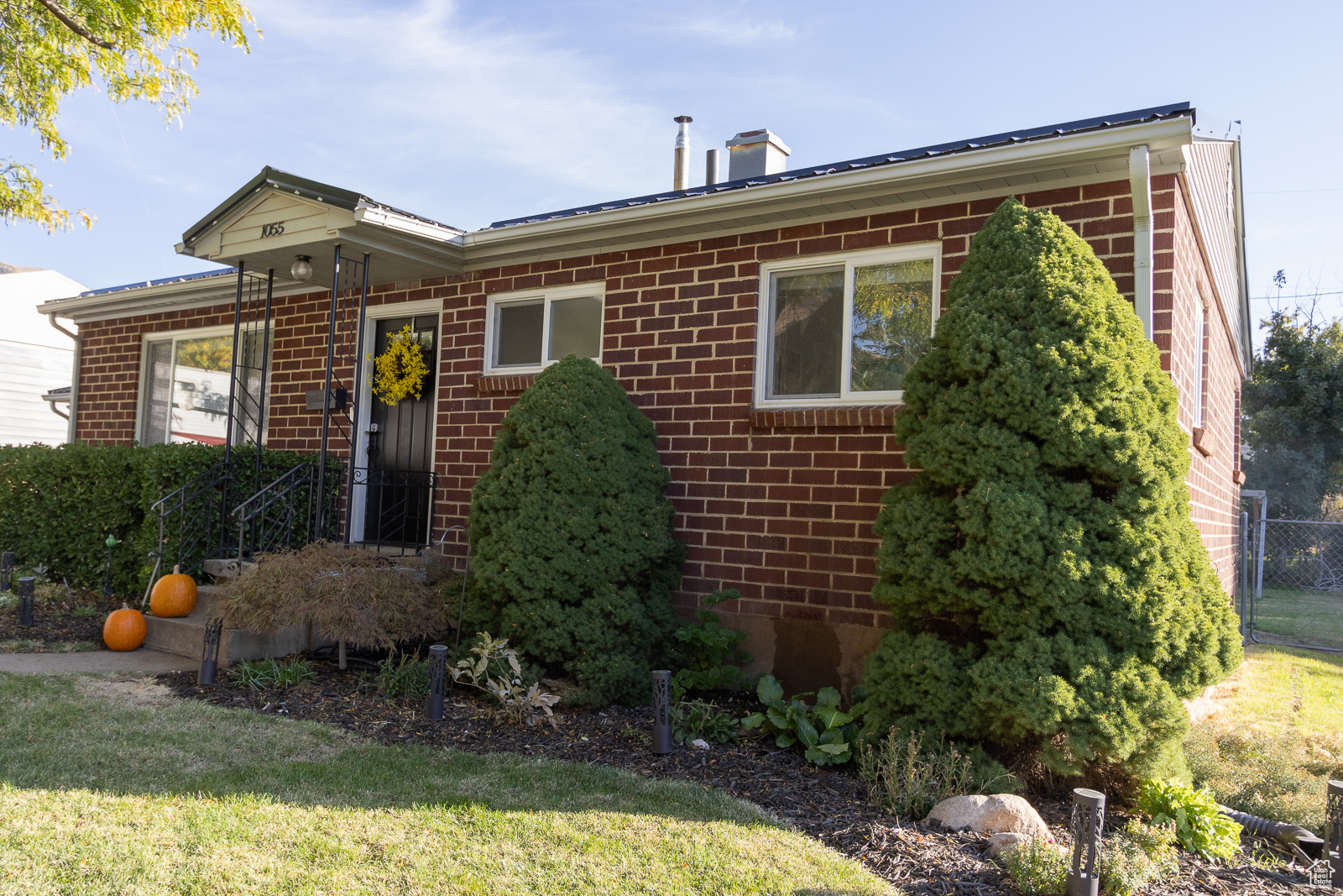1055 E SHERWOOD DR