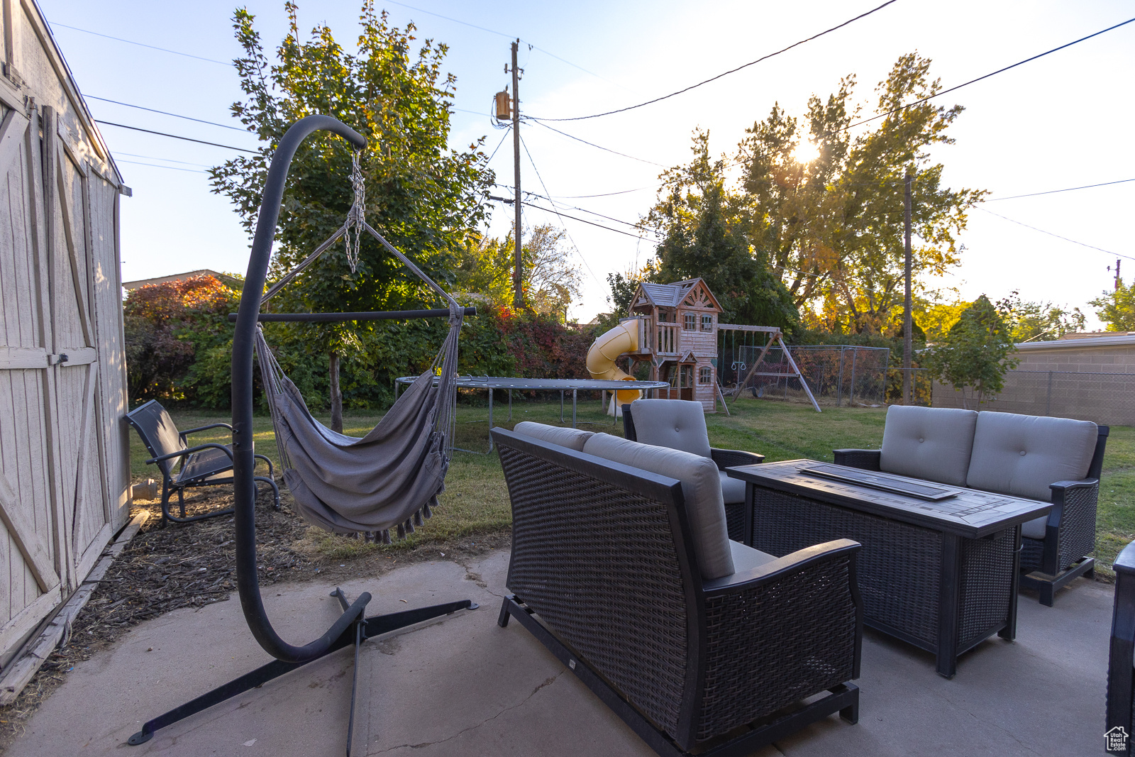 1055 E SHERWOOD DR