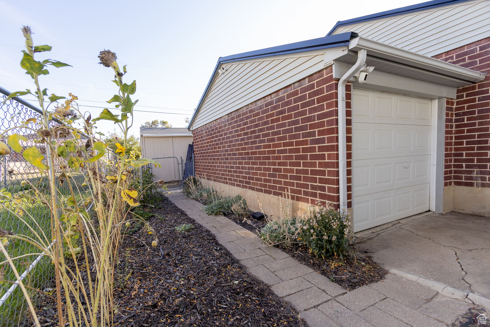 1055 E SHERWOOD DR