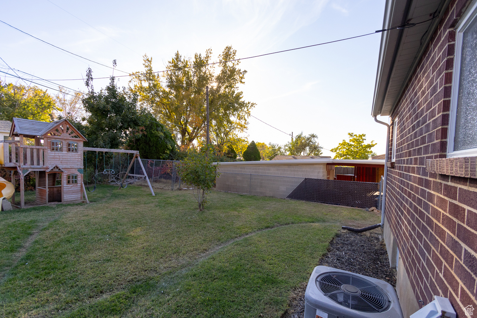 1055 E SHERWOOD DR
