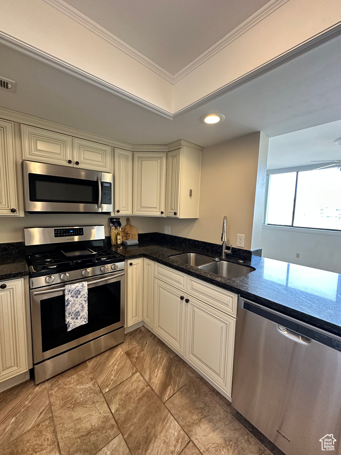 241 N VINE ST ST #901E