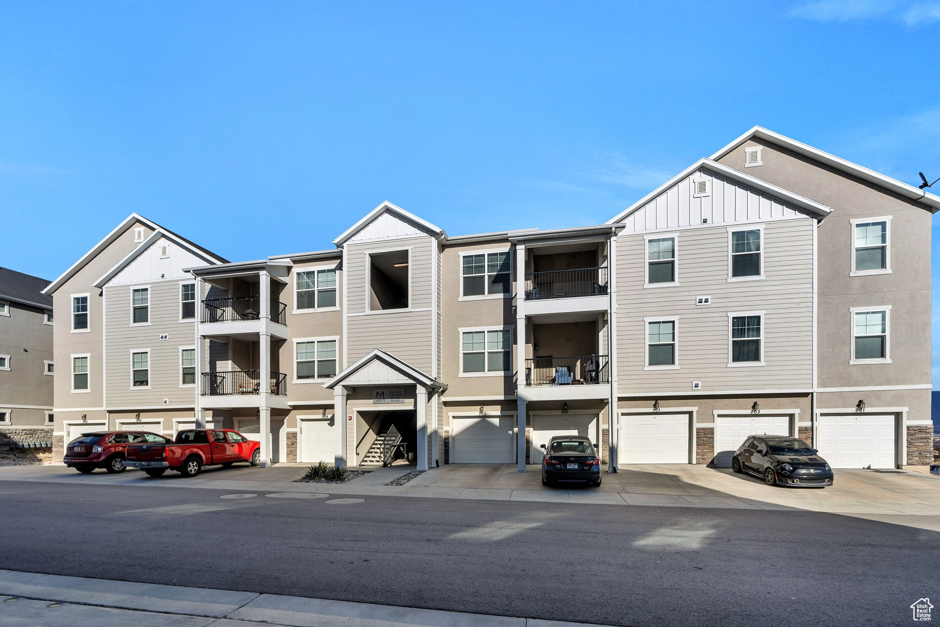 14671 S BLOOM DR #102