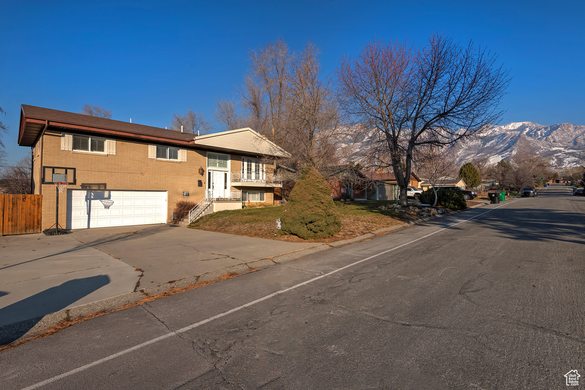 2341 E ELLISONWOOD AVE