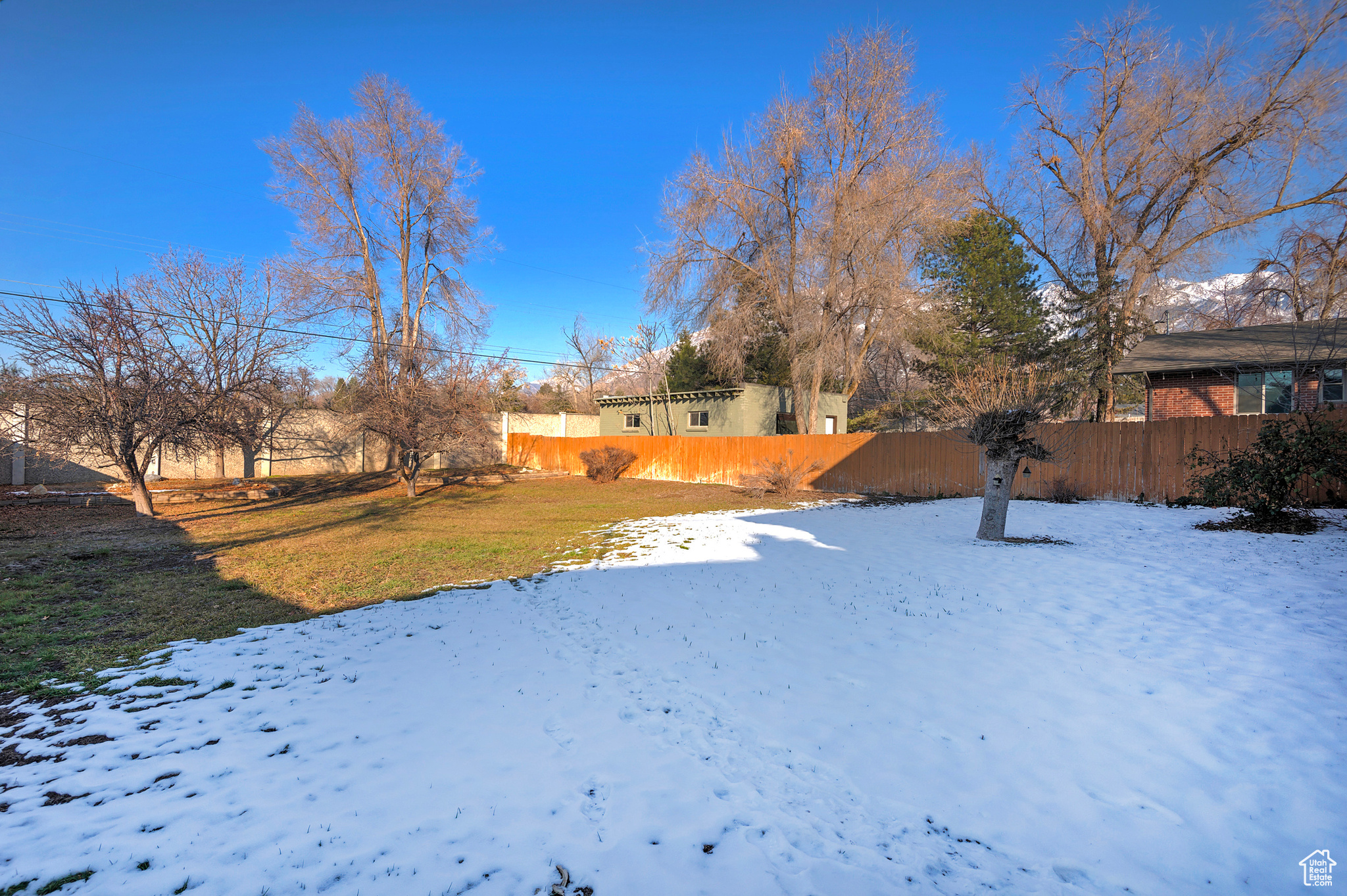 2341 E ELLISONWOOD AVE