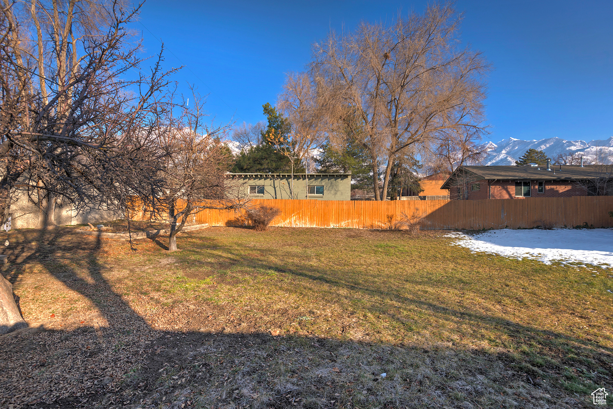 2341 E ELLISONWOOD AVE