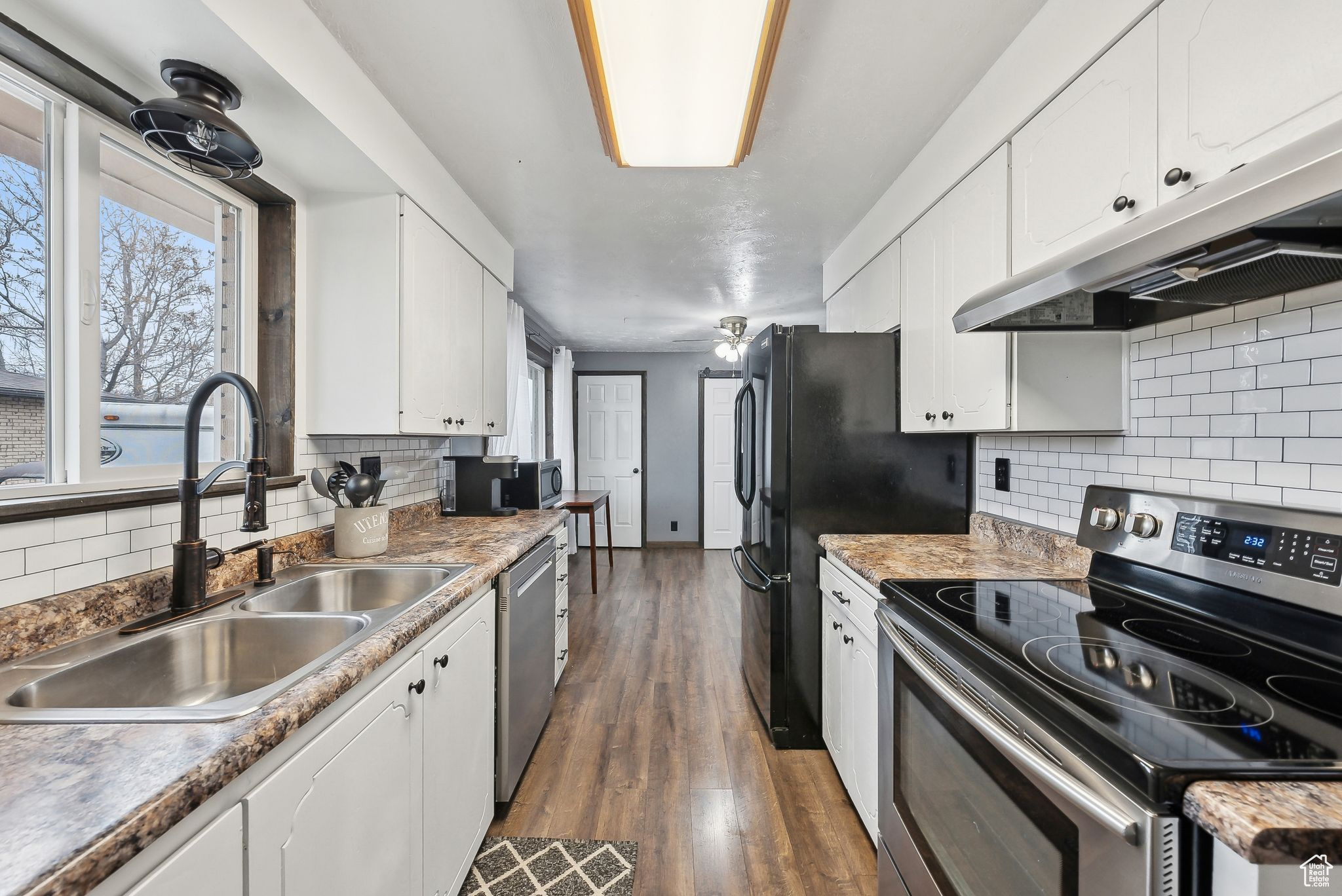 3079 W SKYVUE CIR