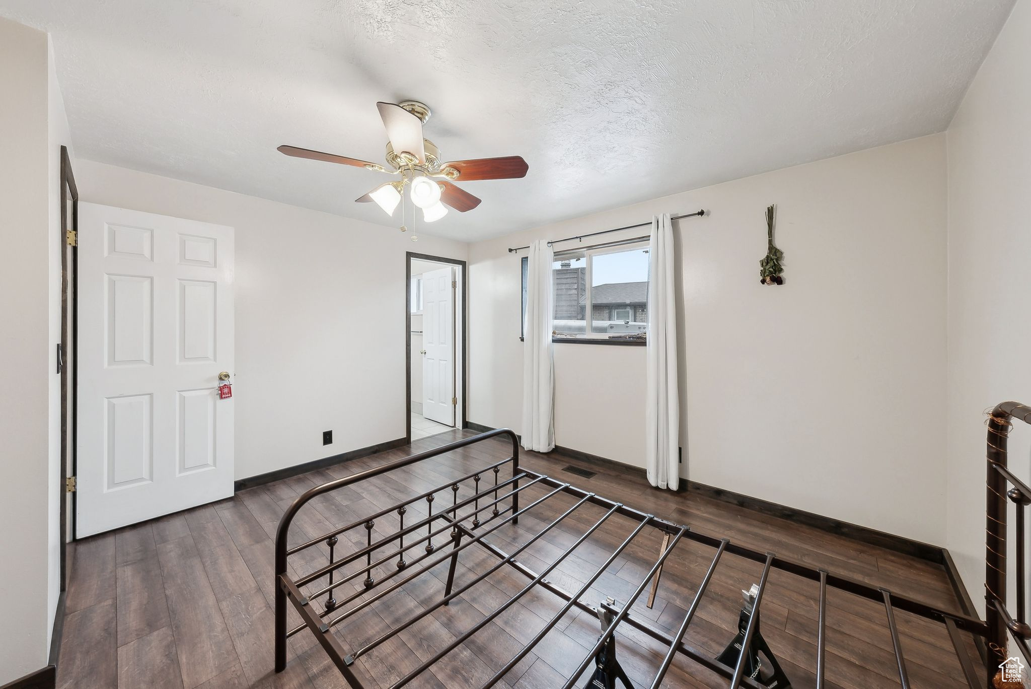 3079 W SKYVUE CIR
