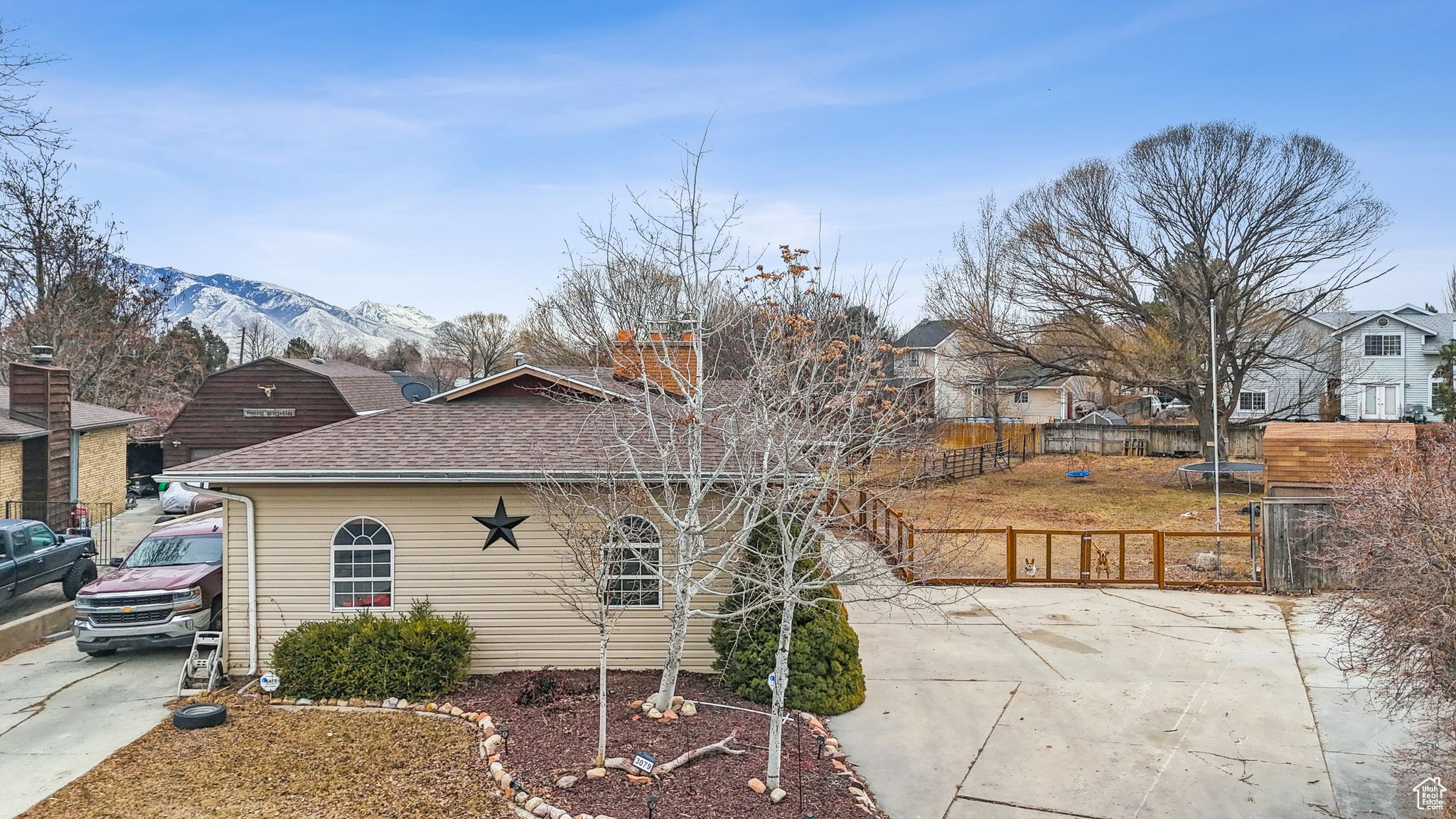 3079 W SKYVUE CIR