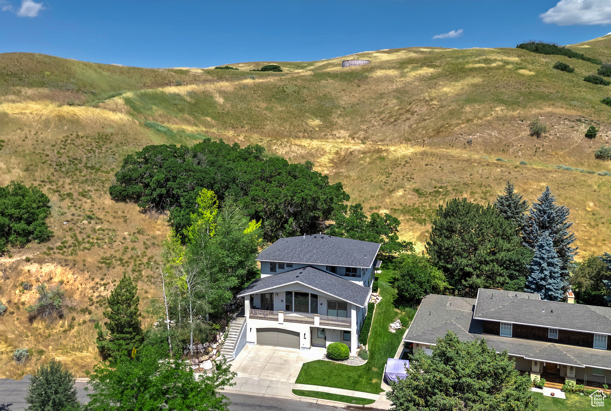 835 E EDGEHILL RD