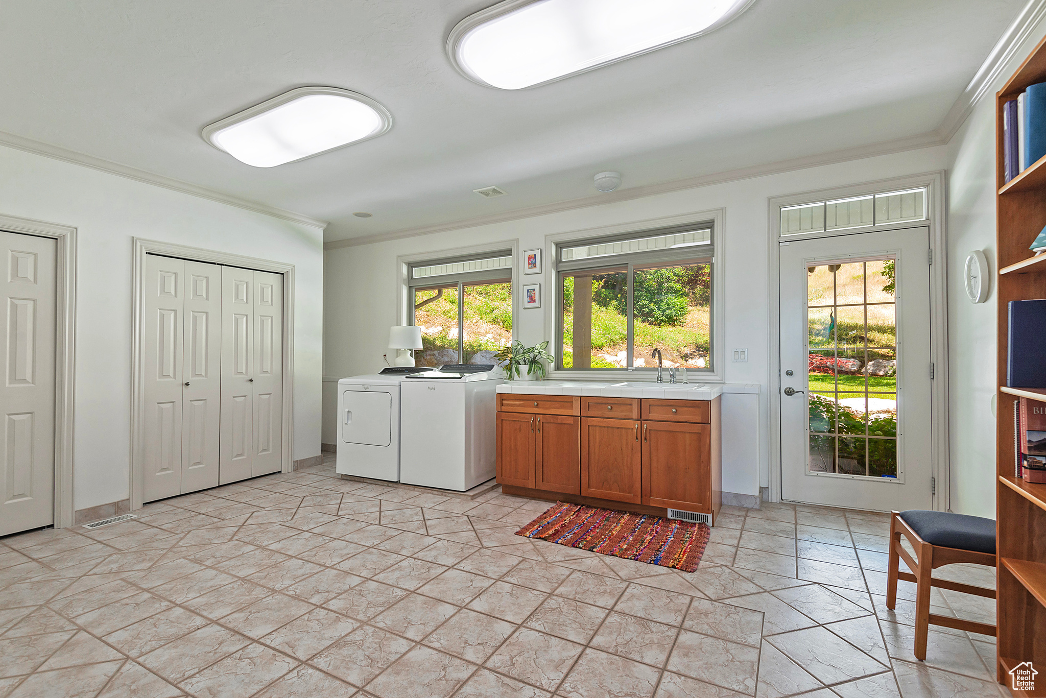 835 E EDGEHILL RD