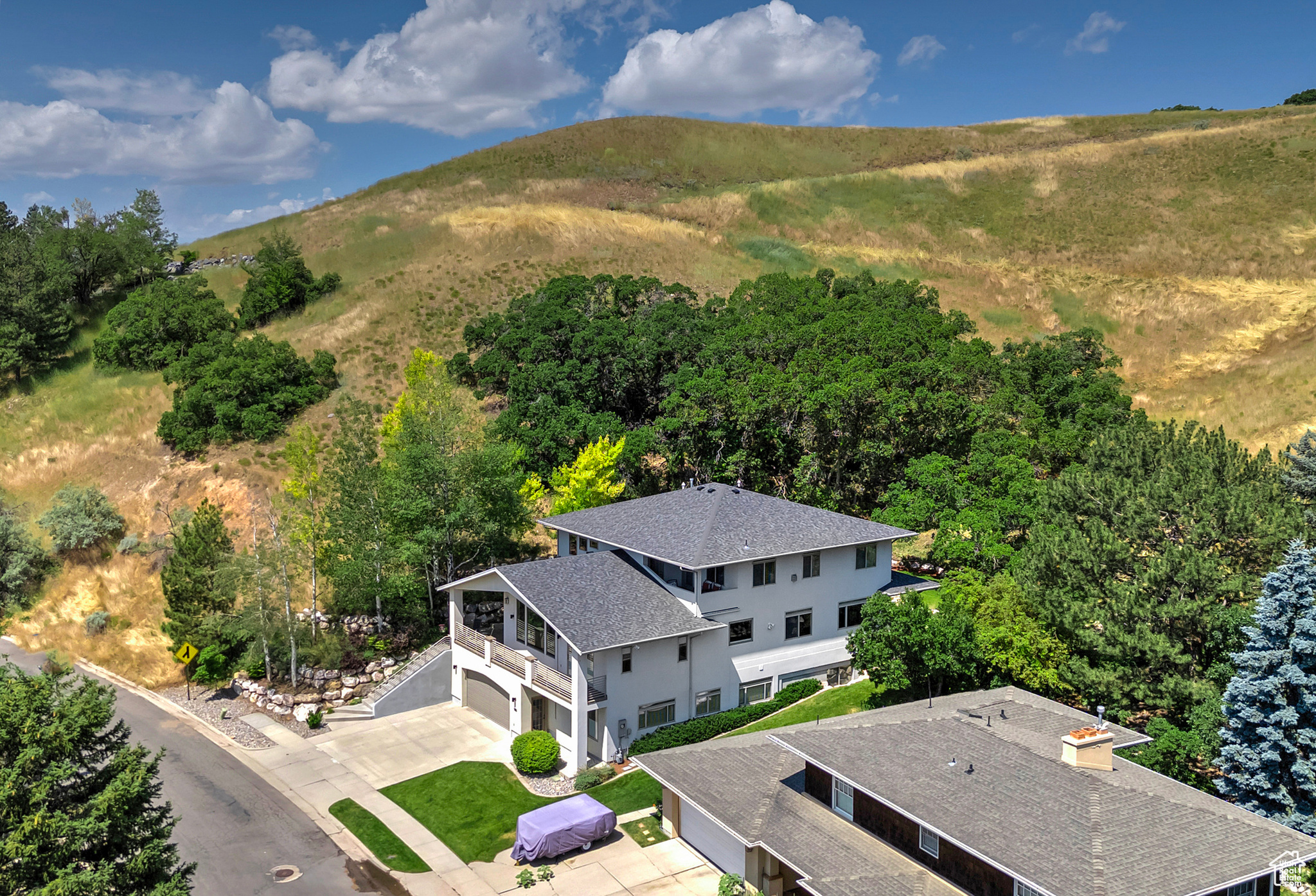 835 E EDGEHILL RD