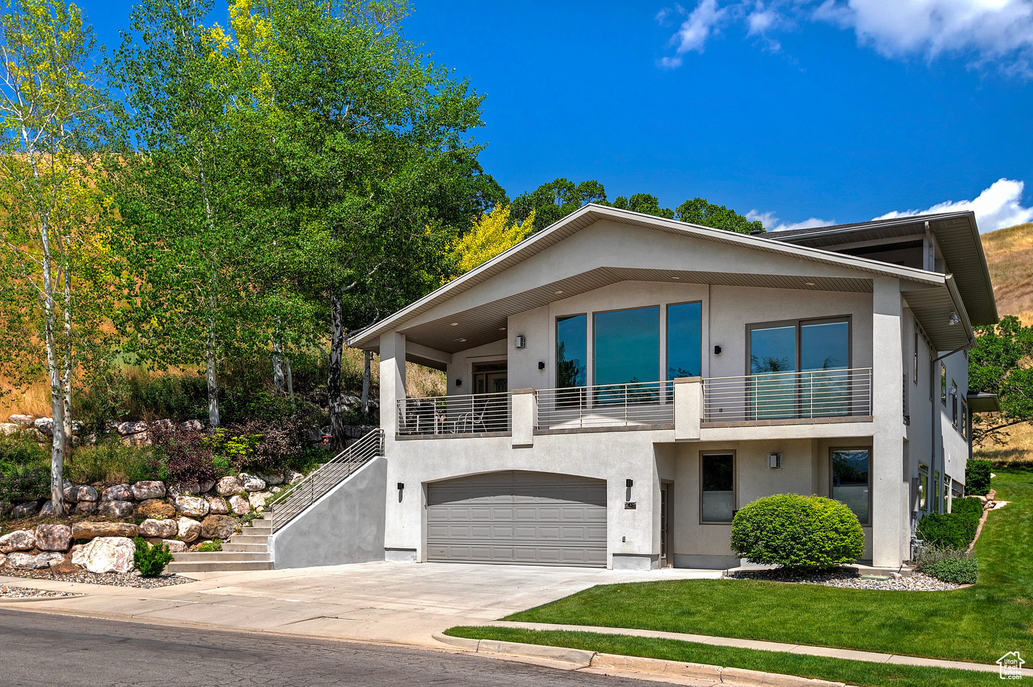 835 E EDGEHILL RD