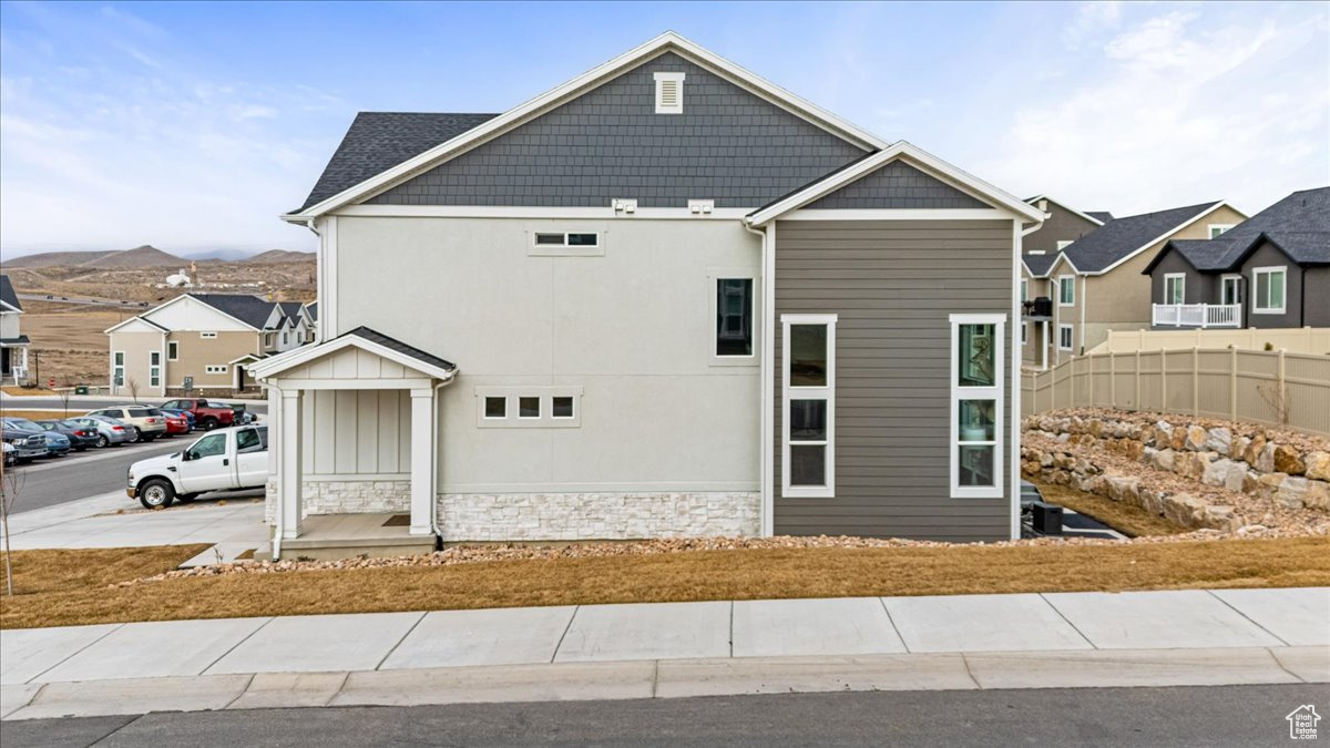 1088 N FREEMAN DR