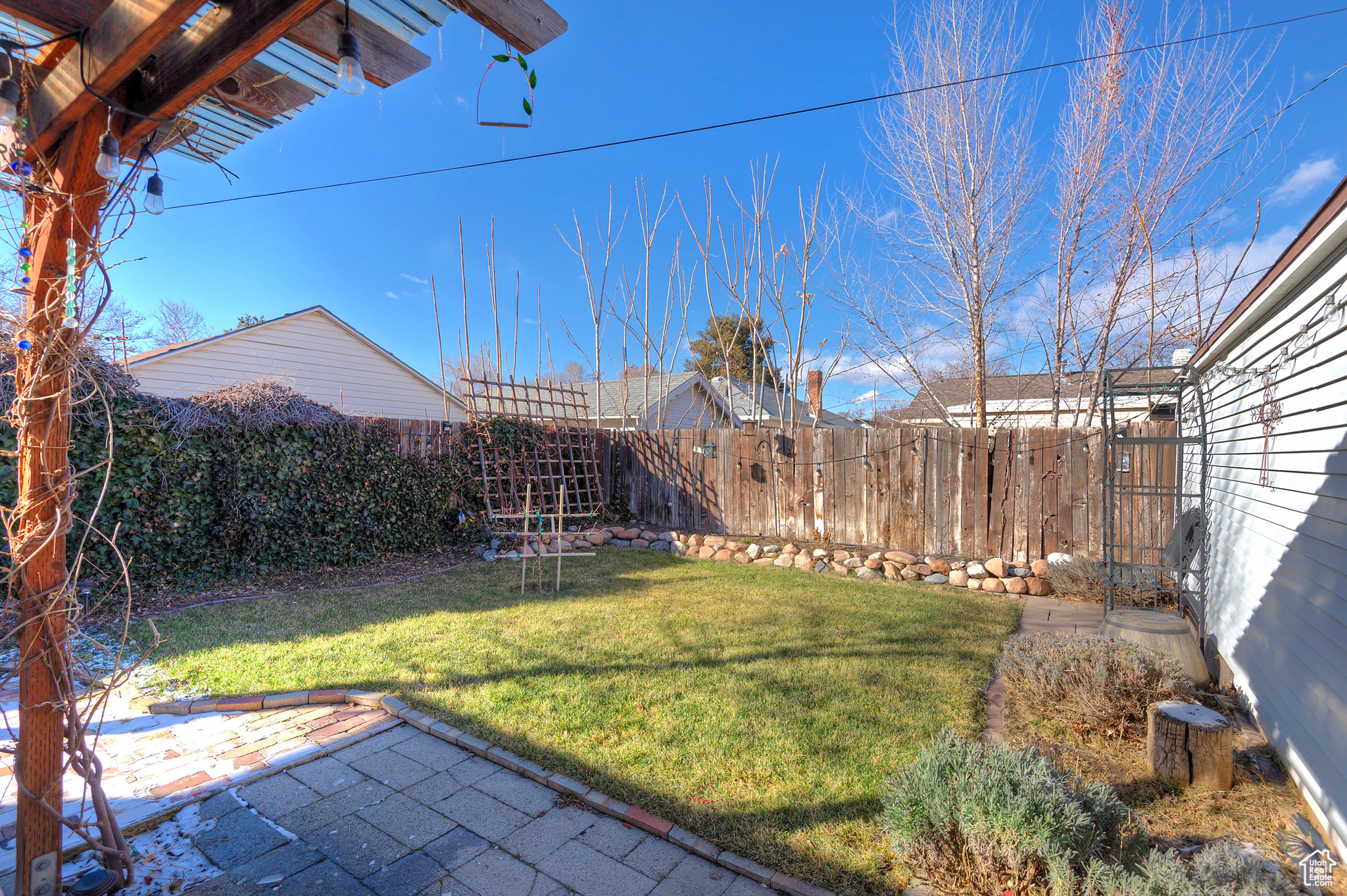 209 E RAMONA AVE