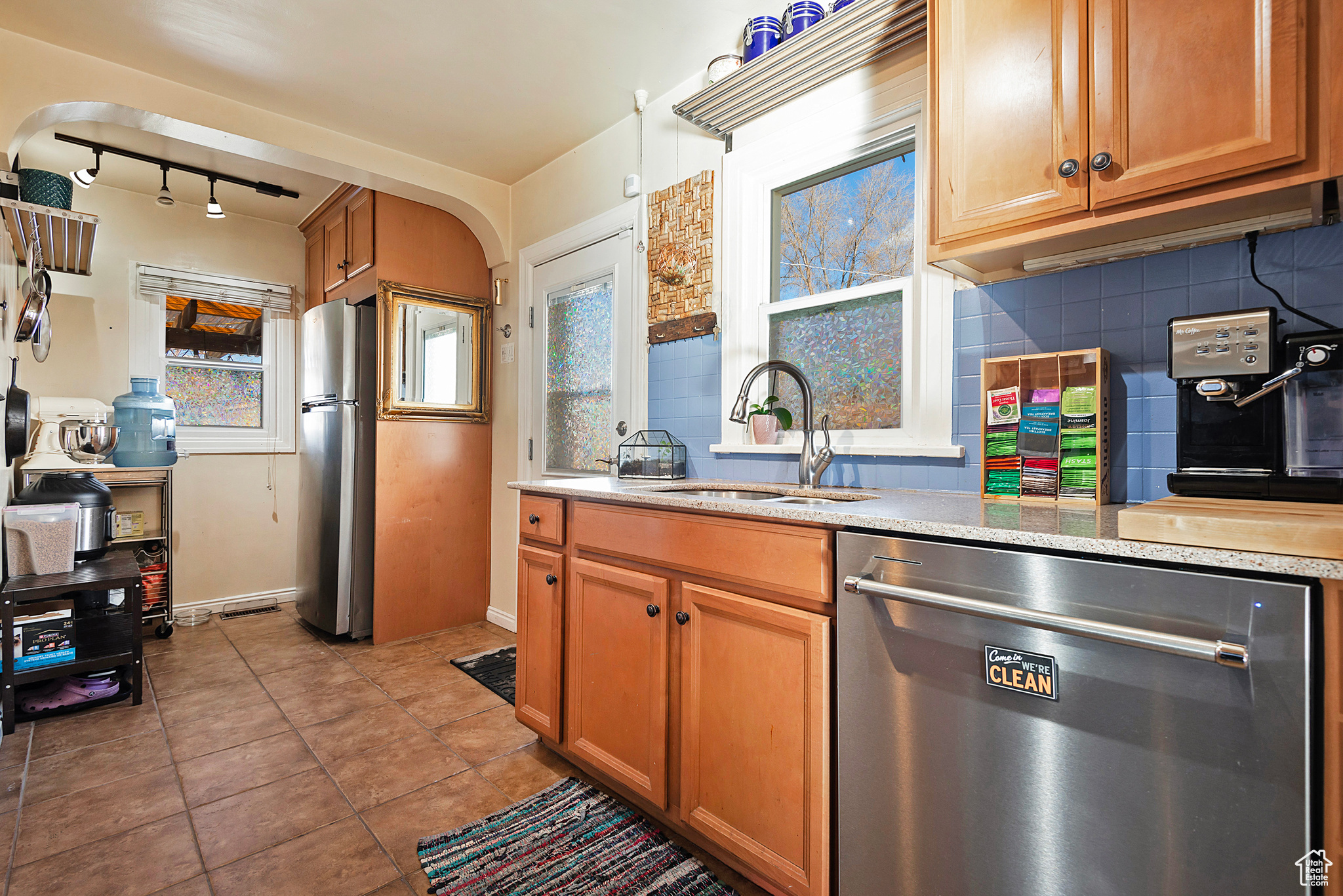 209 E RAMONA AVE