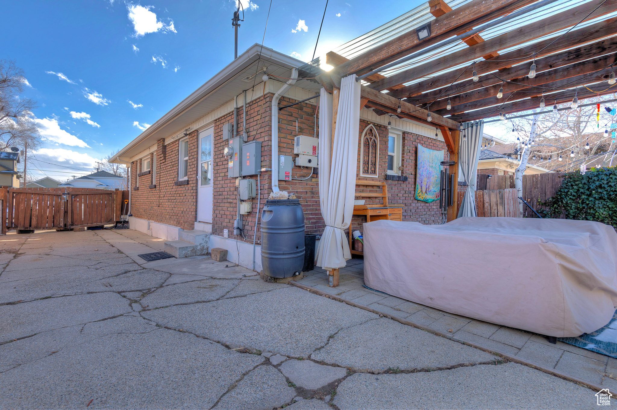 209 E RAMONA AVE