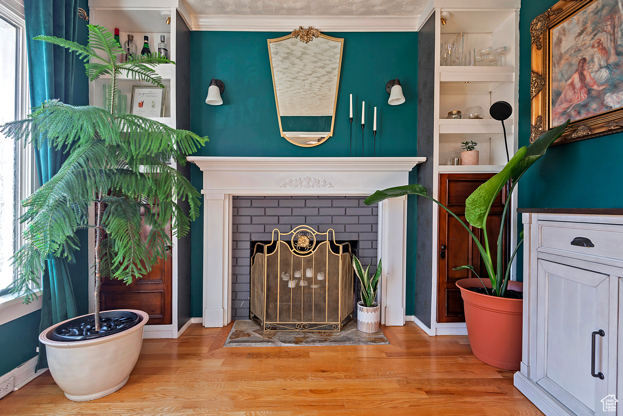 209 E RAMONA AVE