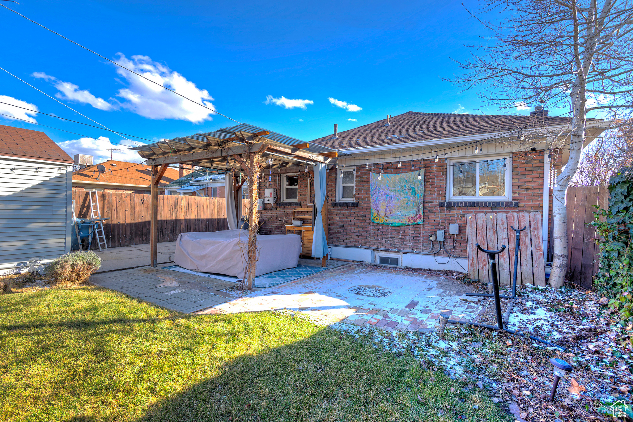 209 E RAMONA AVE