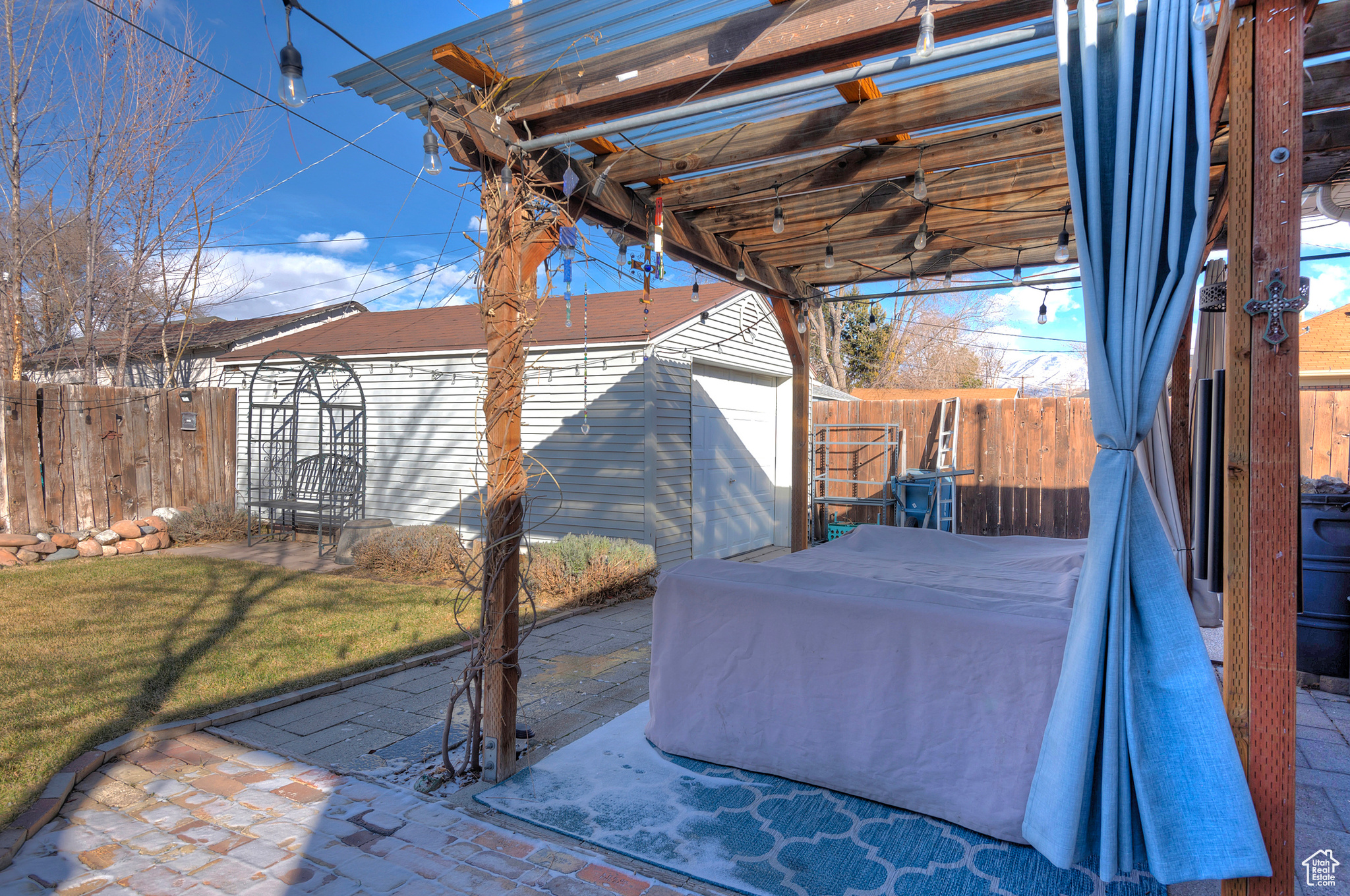209 E RAMONA AVE