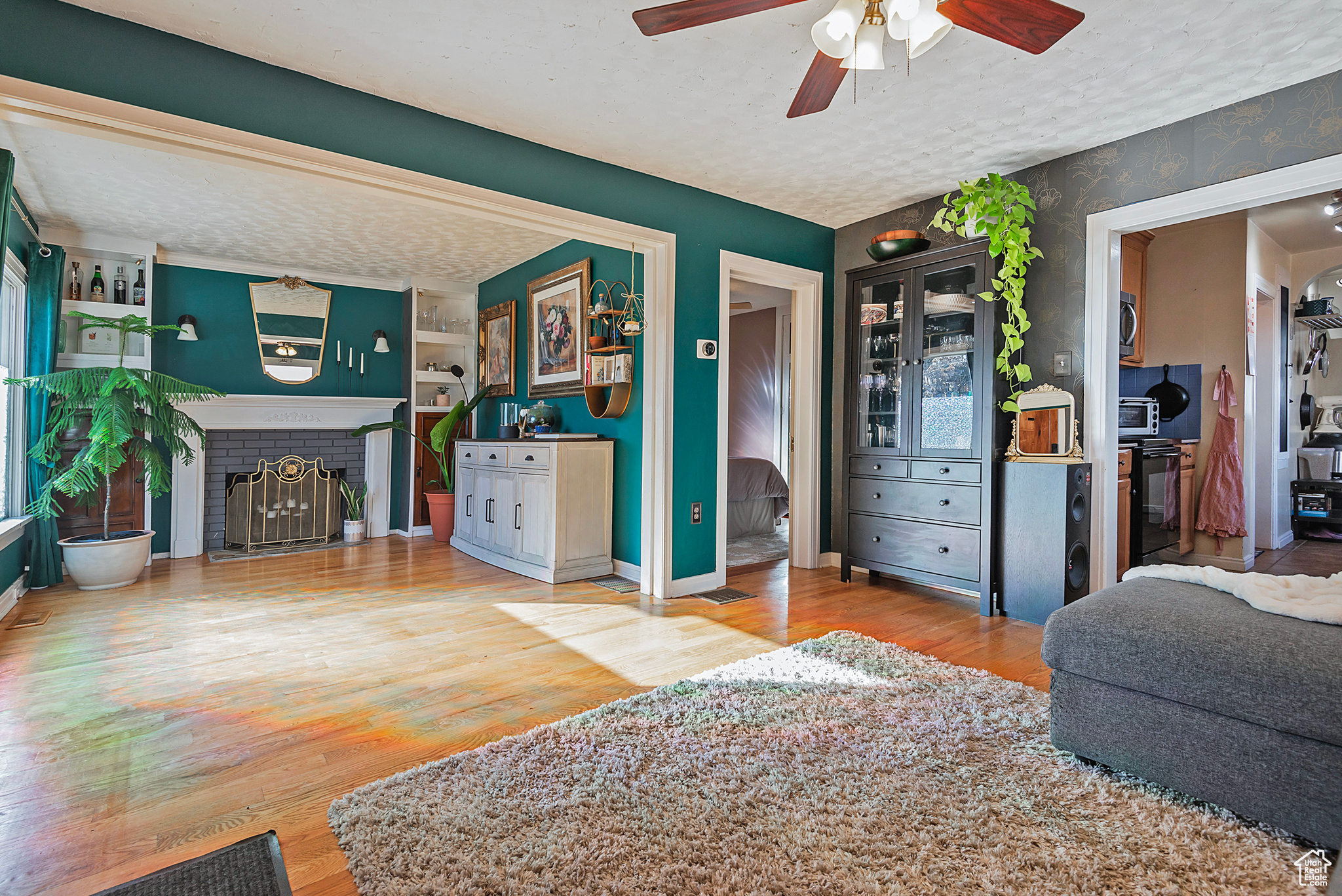 209 E RAMONA AVE