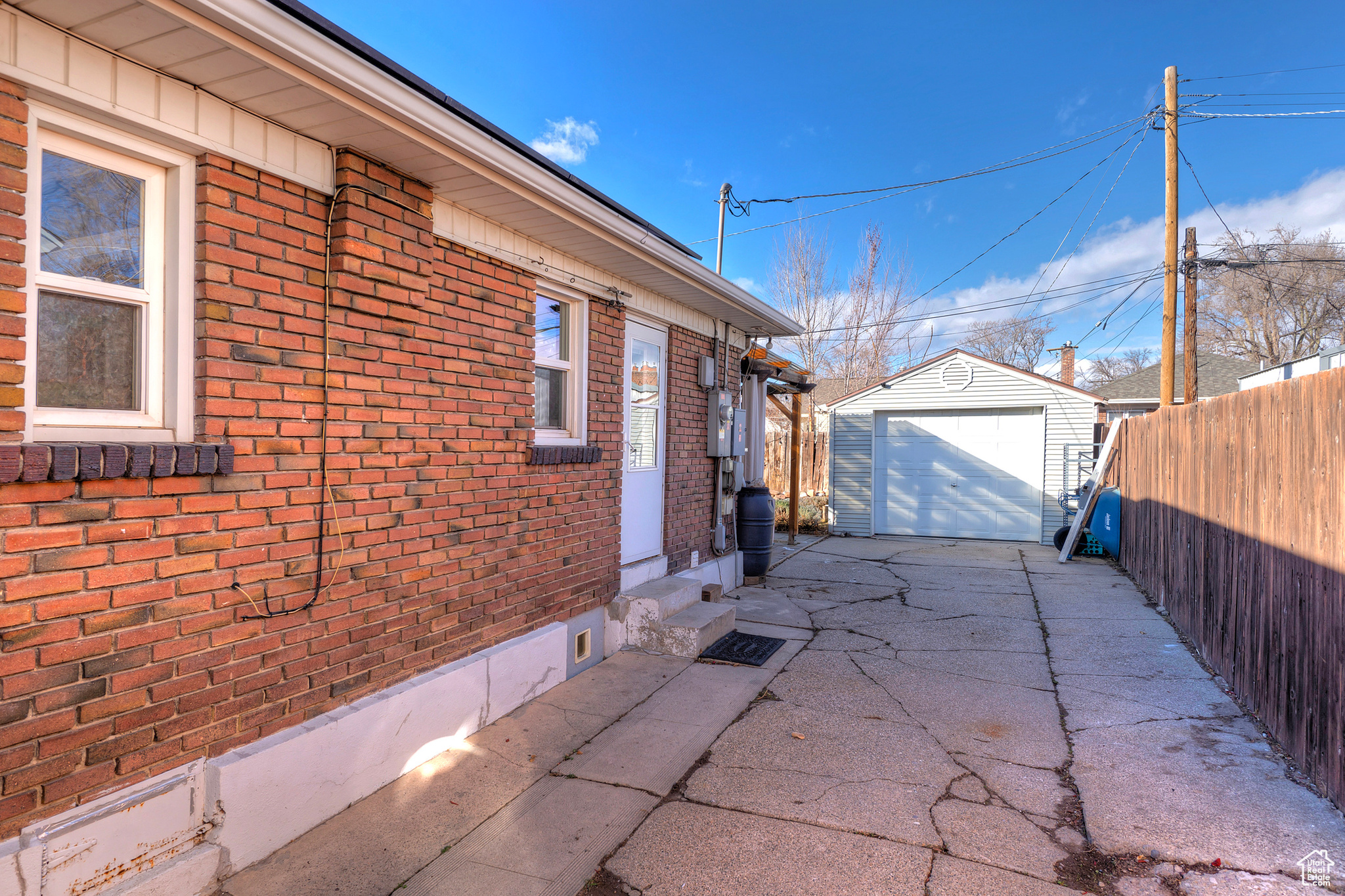 209 E RAMONA AVE