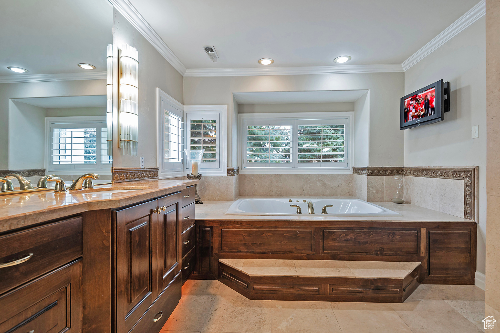 6337 S SECLUDED OAK CIR