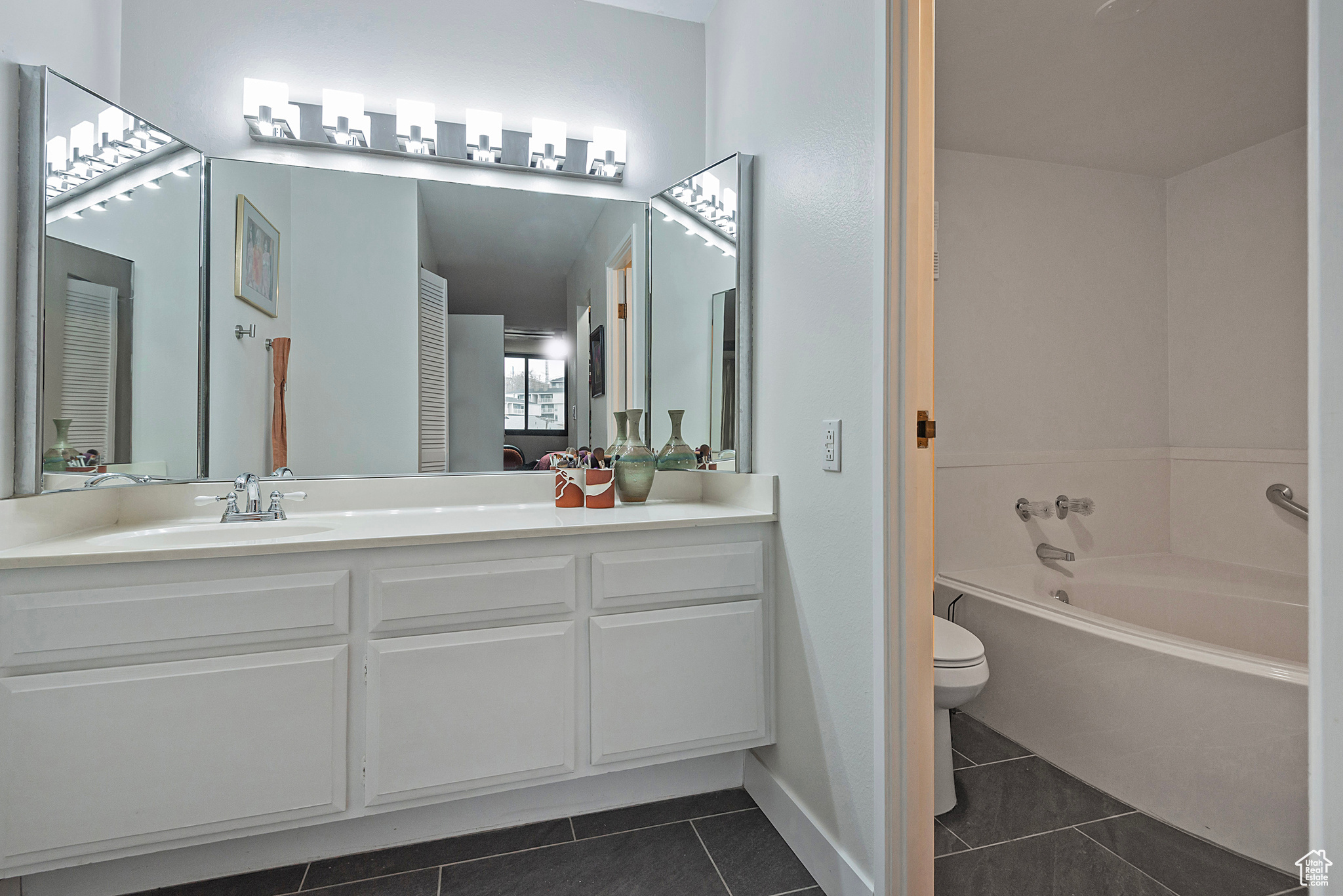 241 N VINE ST #504W