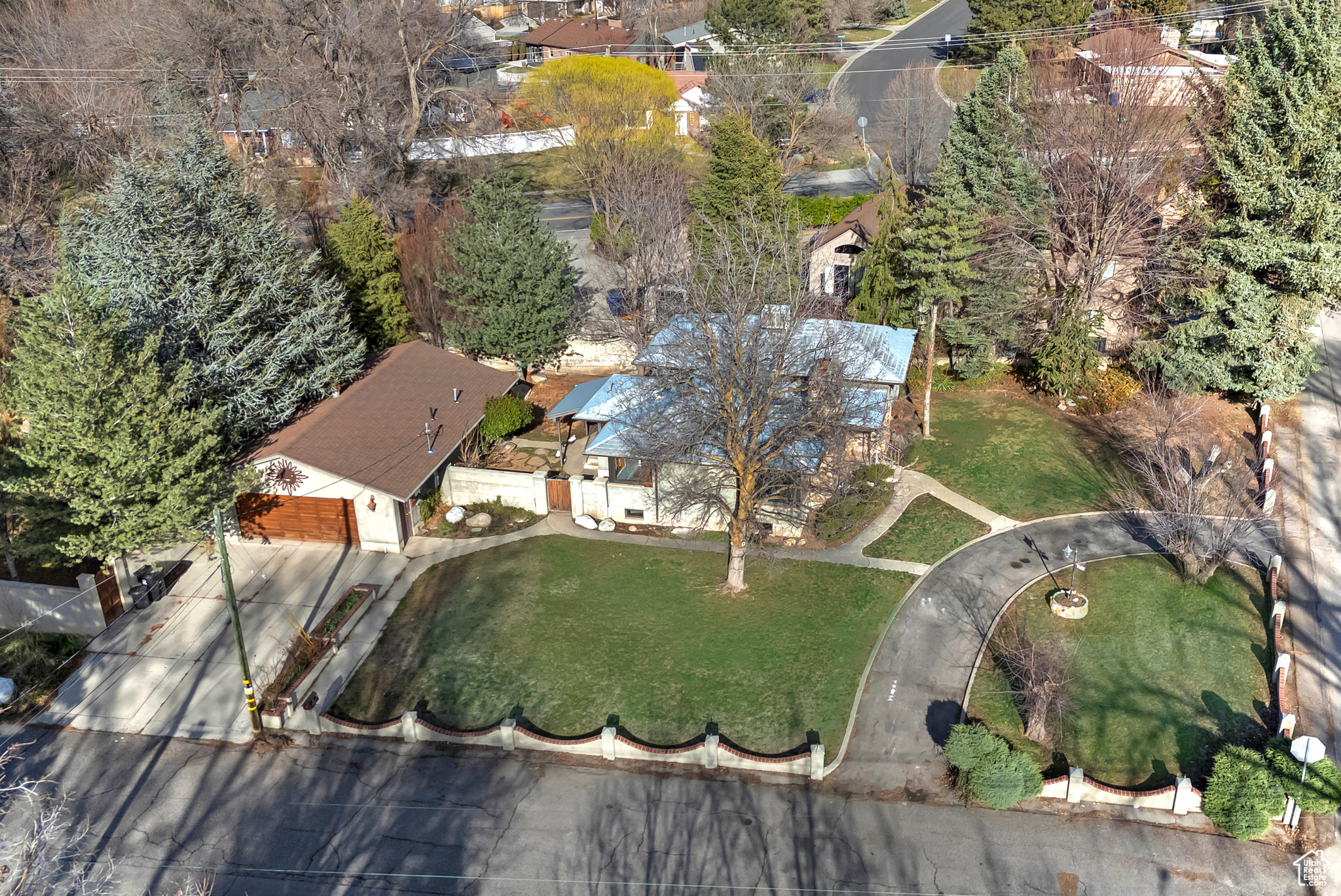 2755 E HILLSDEN DR