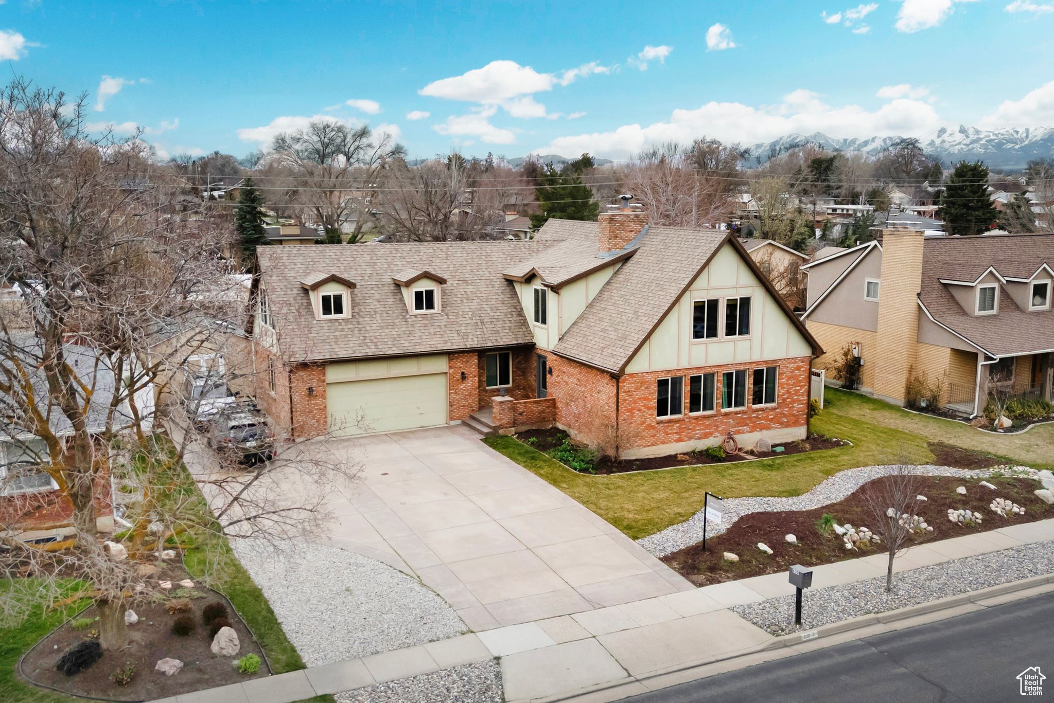 630 E EVESHAM DR