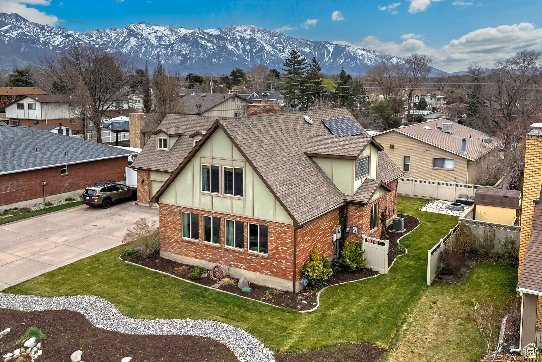 630 E EVESHAM DR