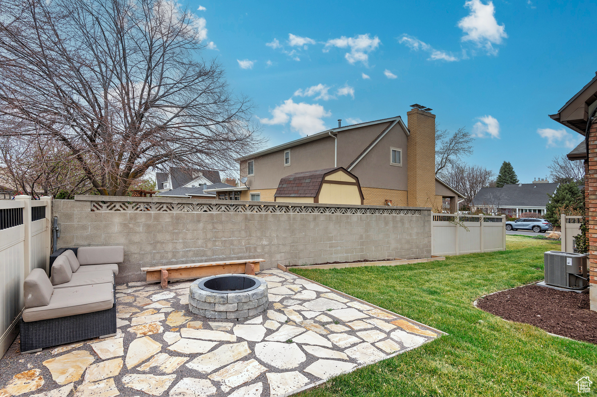 630 E EVESHAM DR