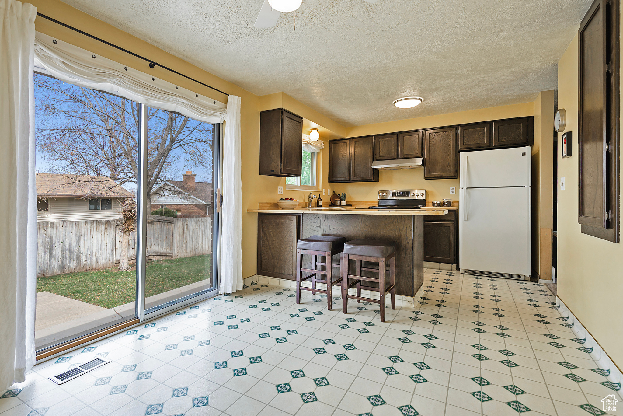 3068 W CARRANZA DR