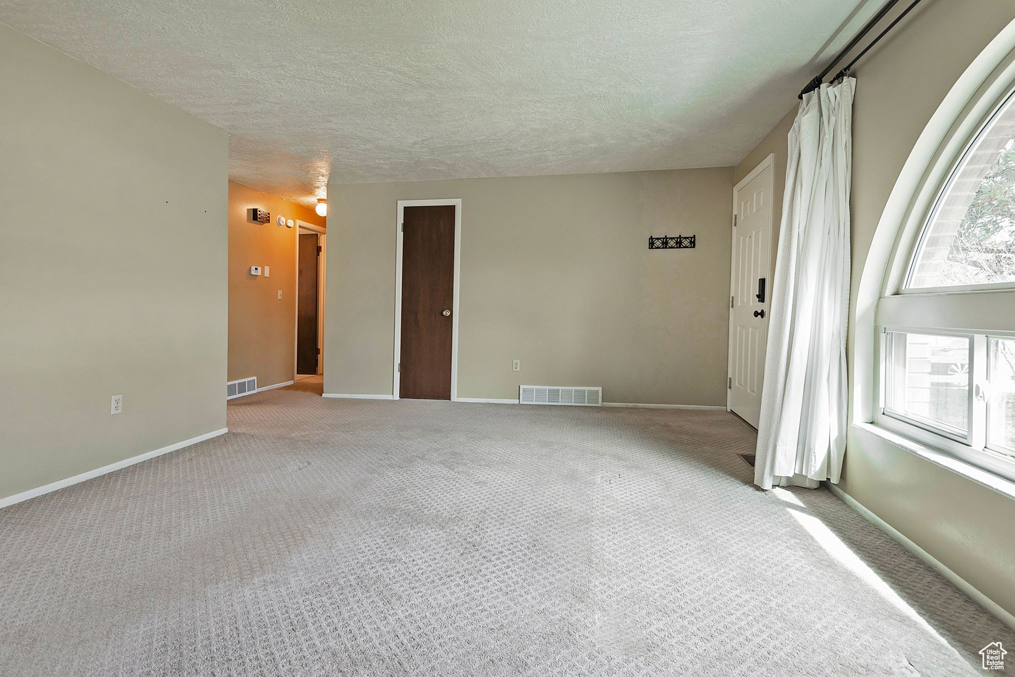 3068 W CARRANZA DR
