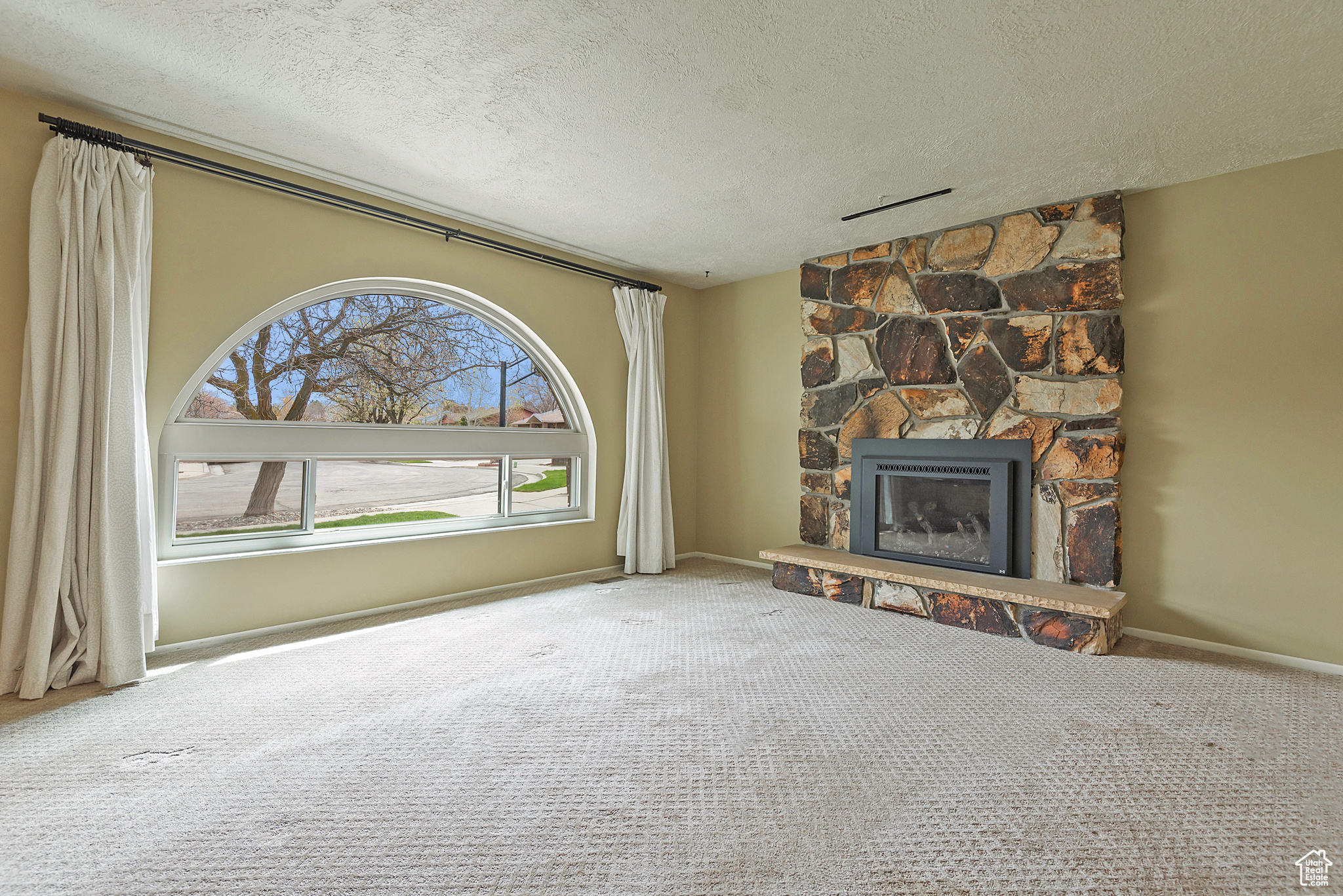 3068 W CARRANZA DR