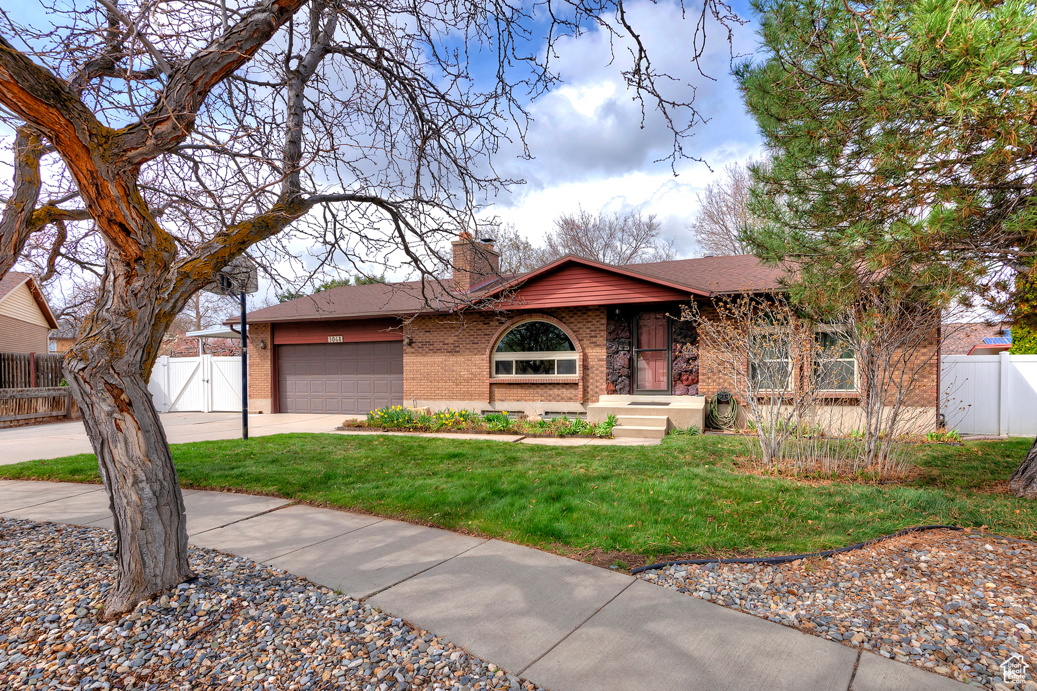 3068 W CARRANZA DR
