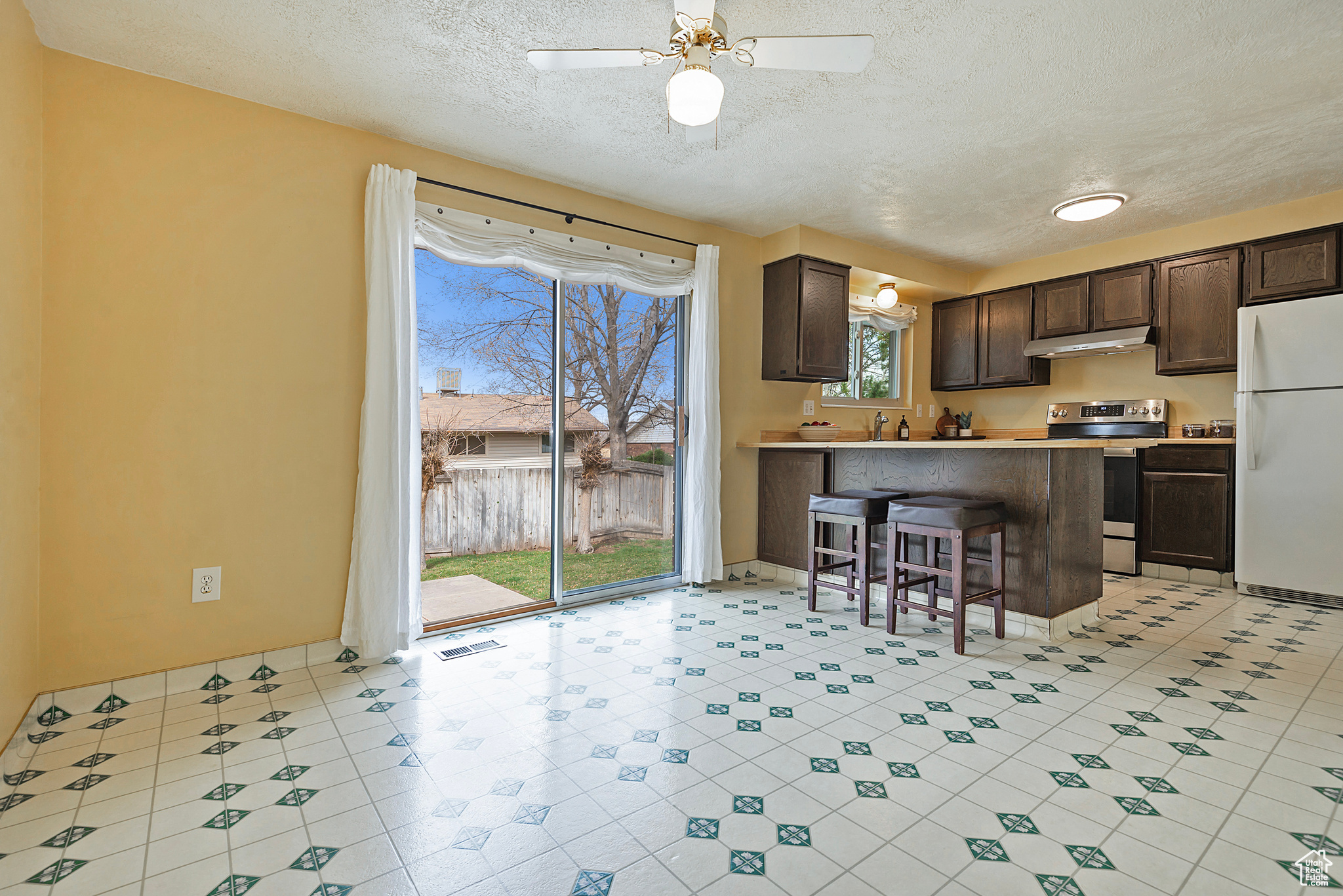 3068 W CARRANZA DR