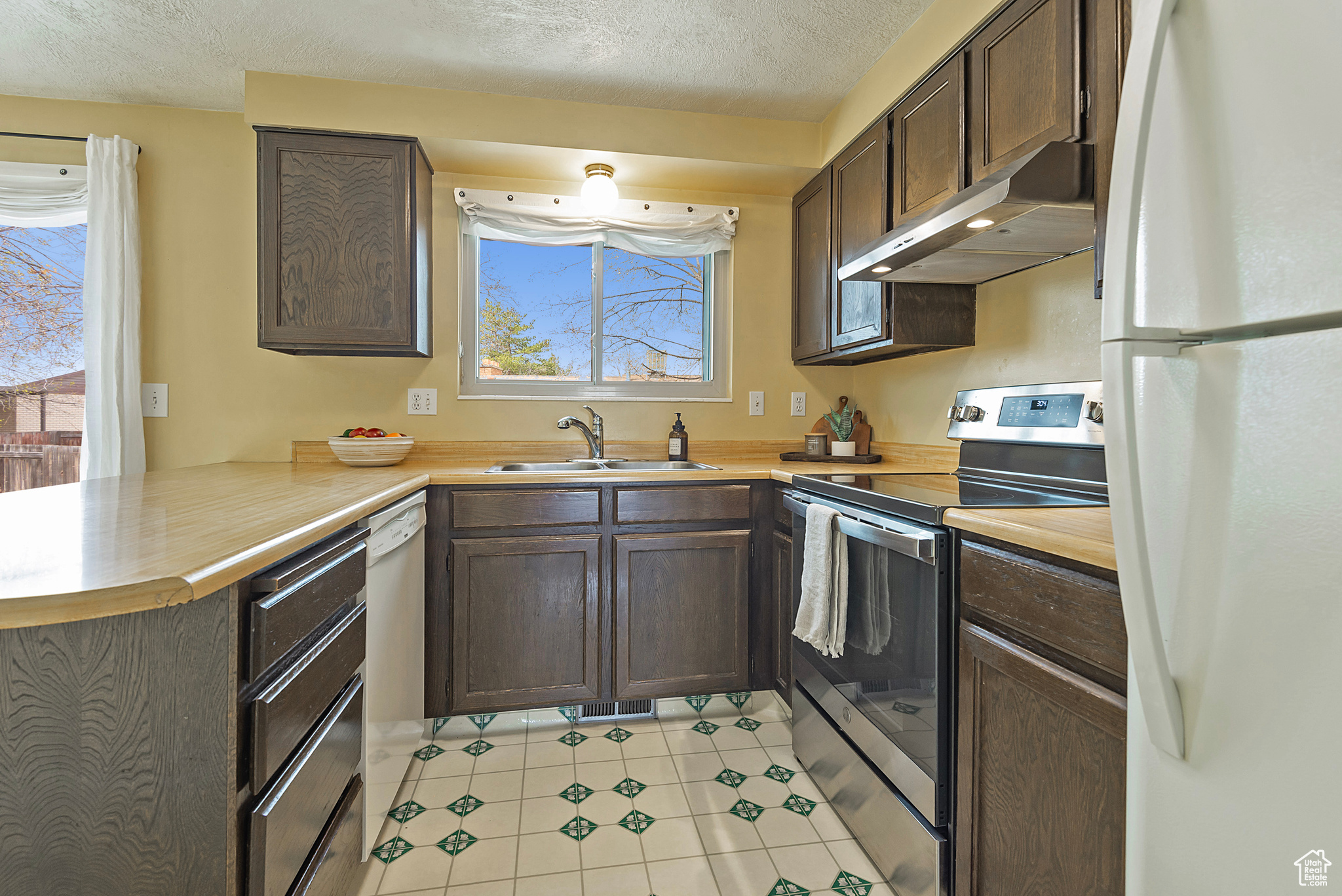 3068 W CARRANZA DR
