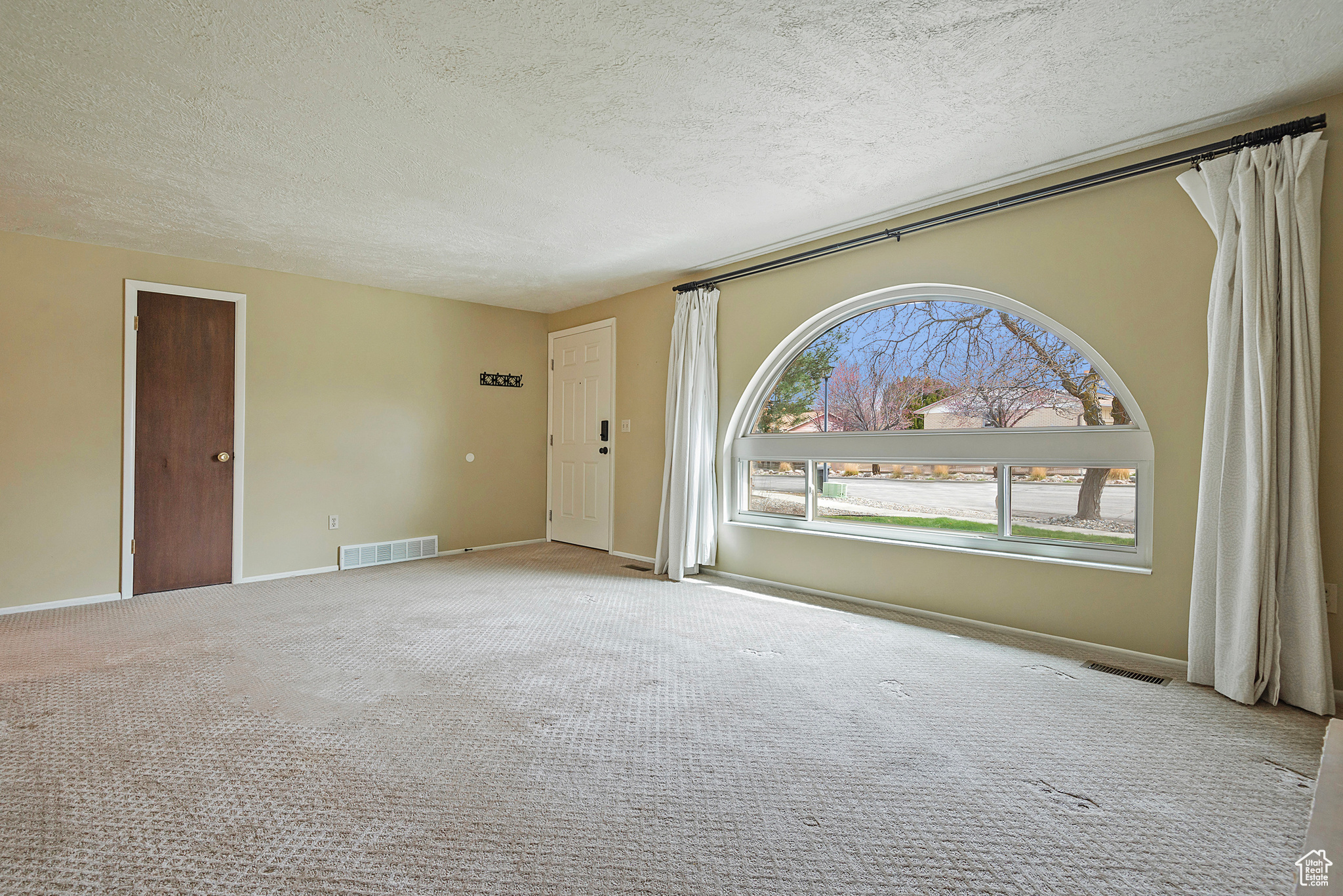 3068 W CARRANZA DR