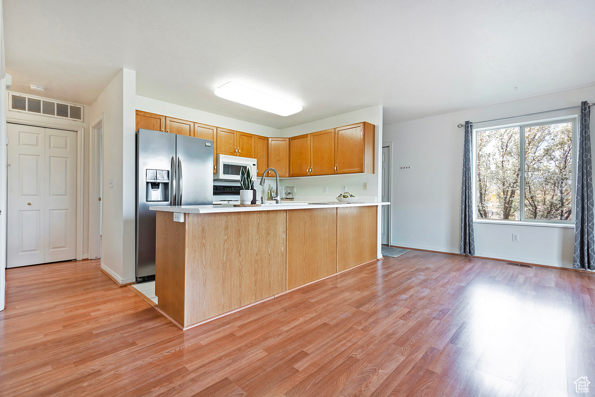 733 W JEFFERSON LN