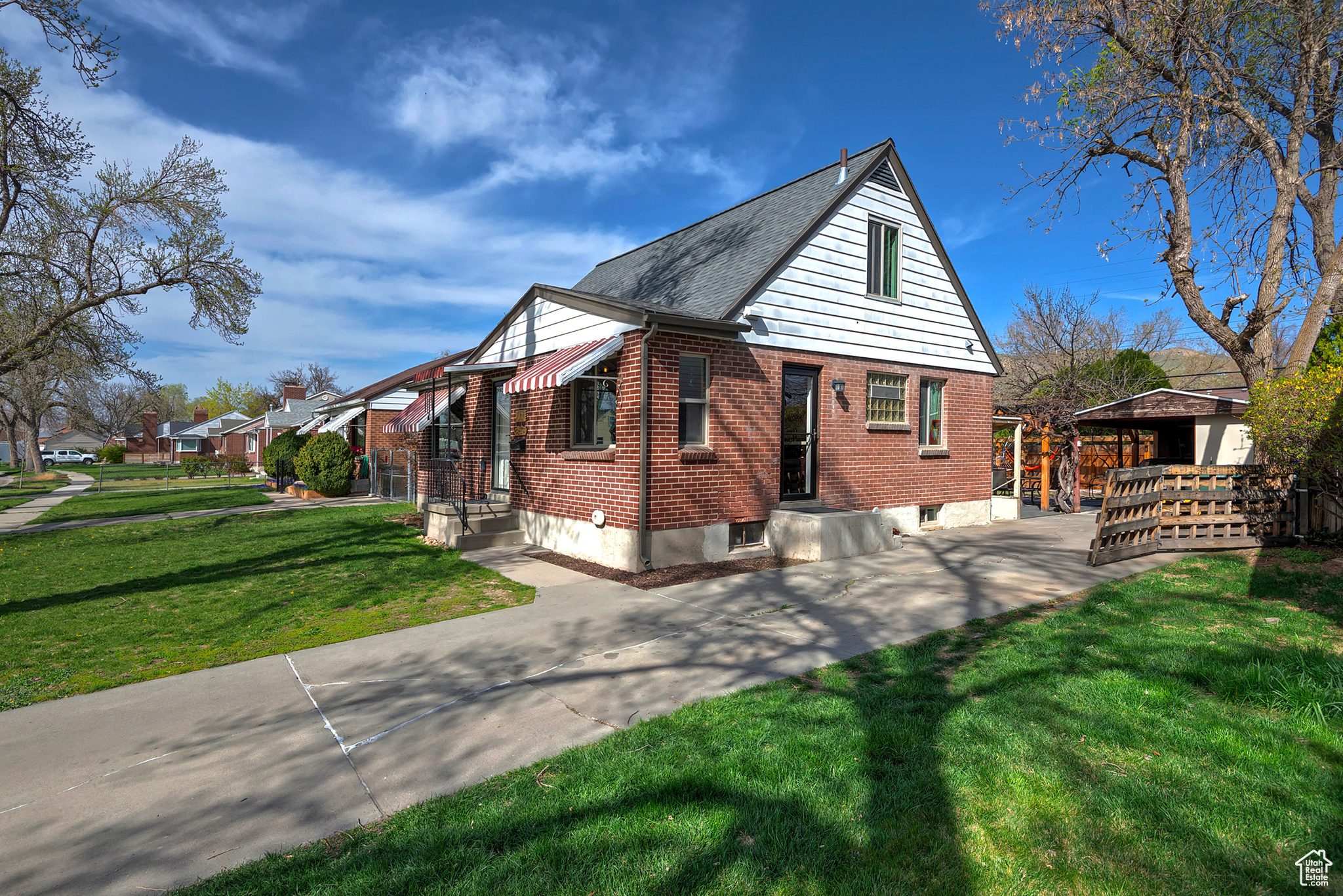 794 N OAKLEY ST